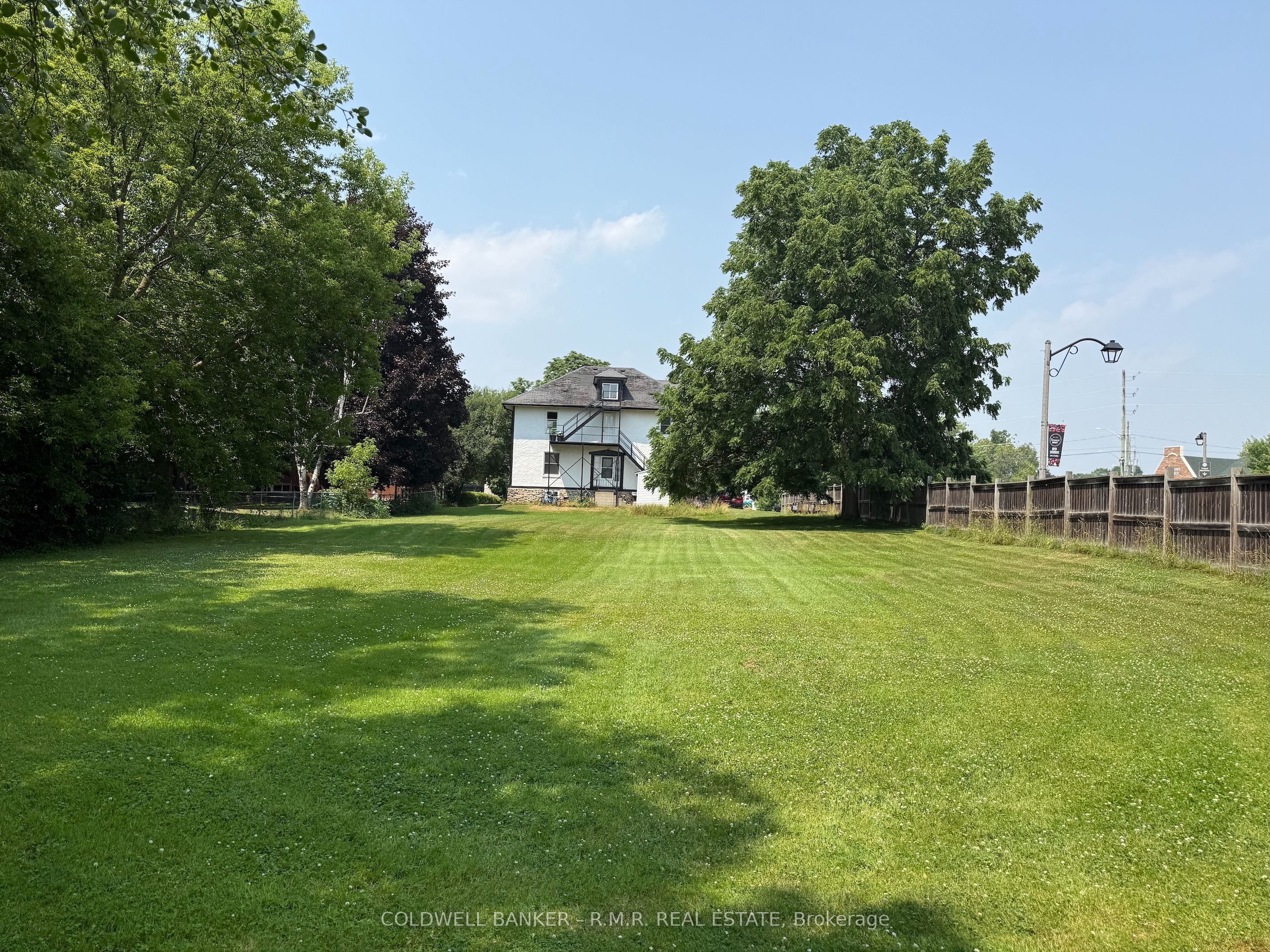 5 Vipond Road W
