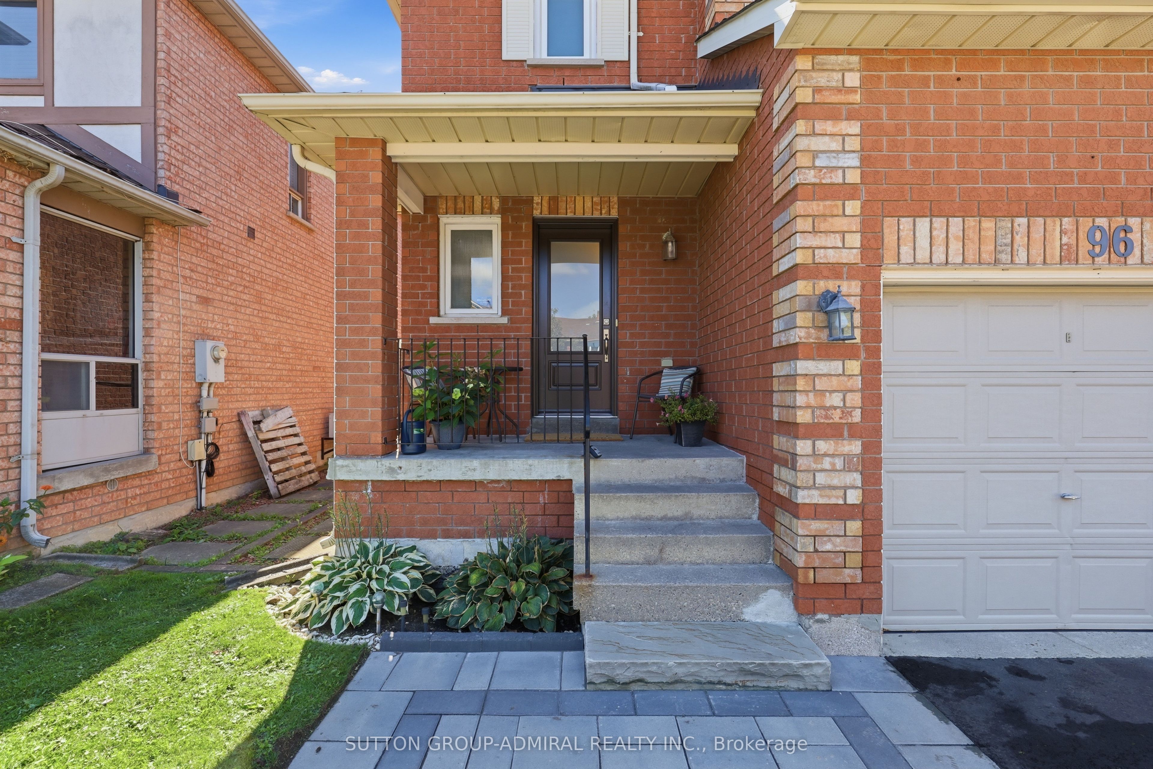 96 Islay Crescent