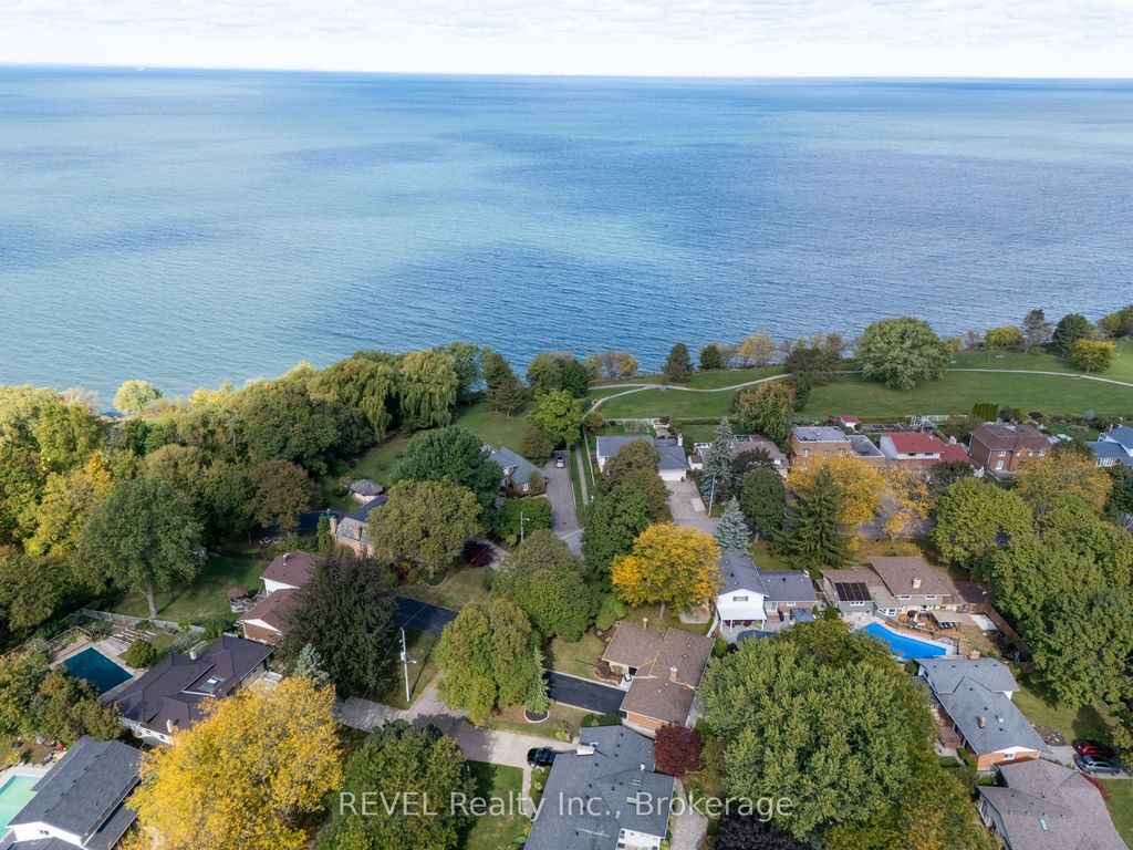 Photo of 34 Royal York Road, St. Catharines, ON L2N 2N6 (MLS # X13046400)