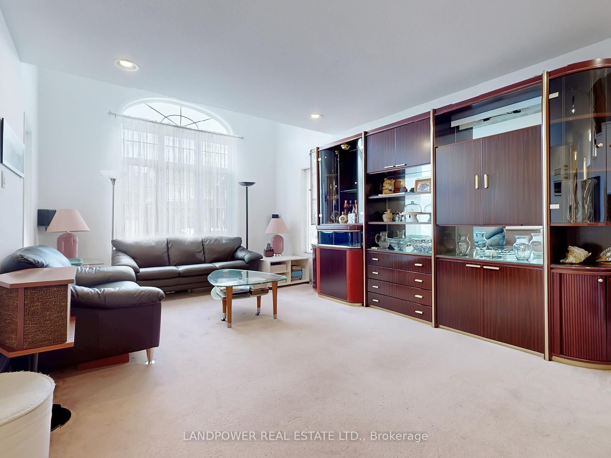 82 Littleleaf Crescent