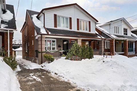 463 Milverton Boulevard Toronto ON M4C 1X4