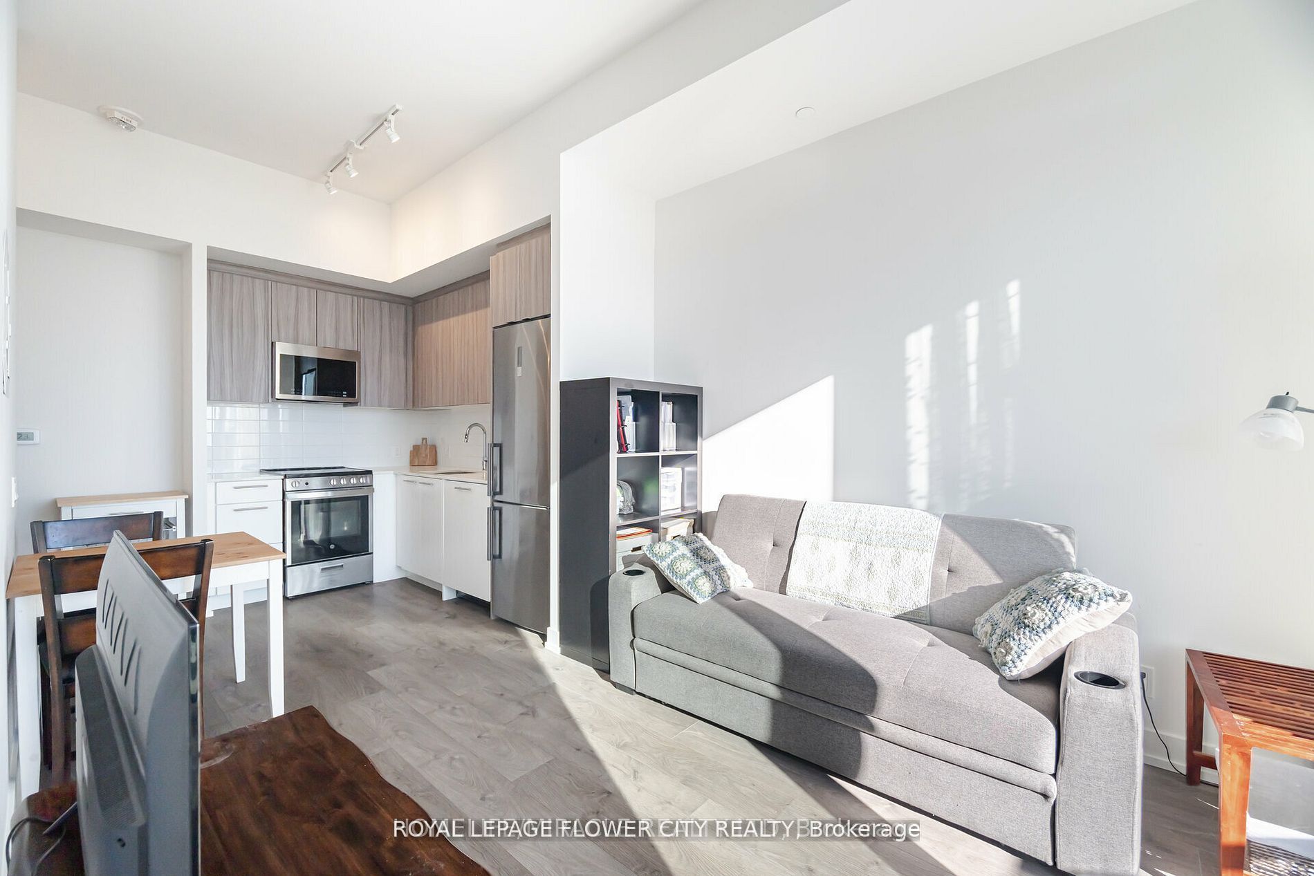 215 Veterans Drive 811