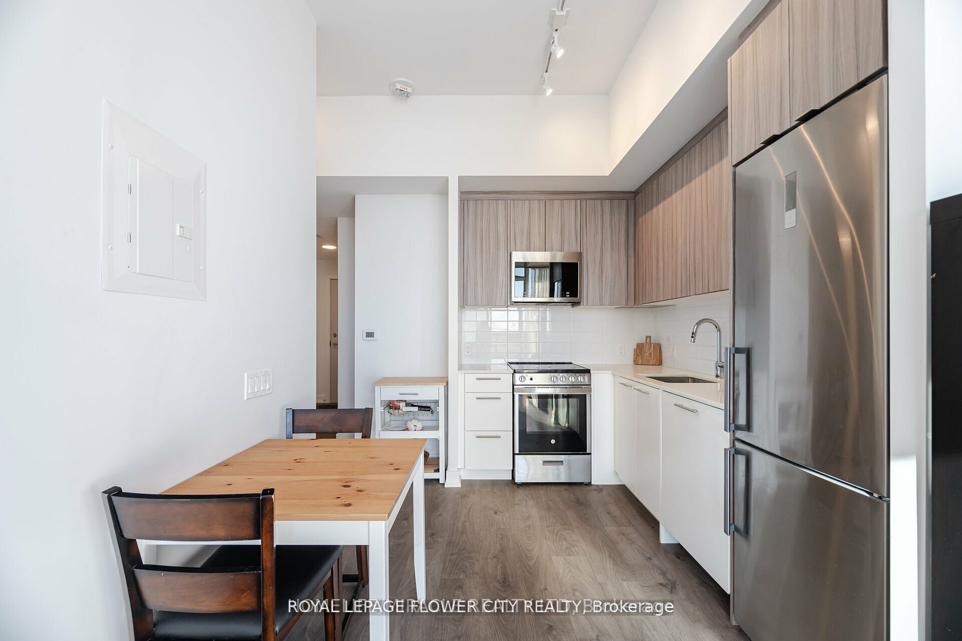 215 Veterans Drive 811