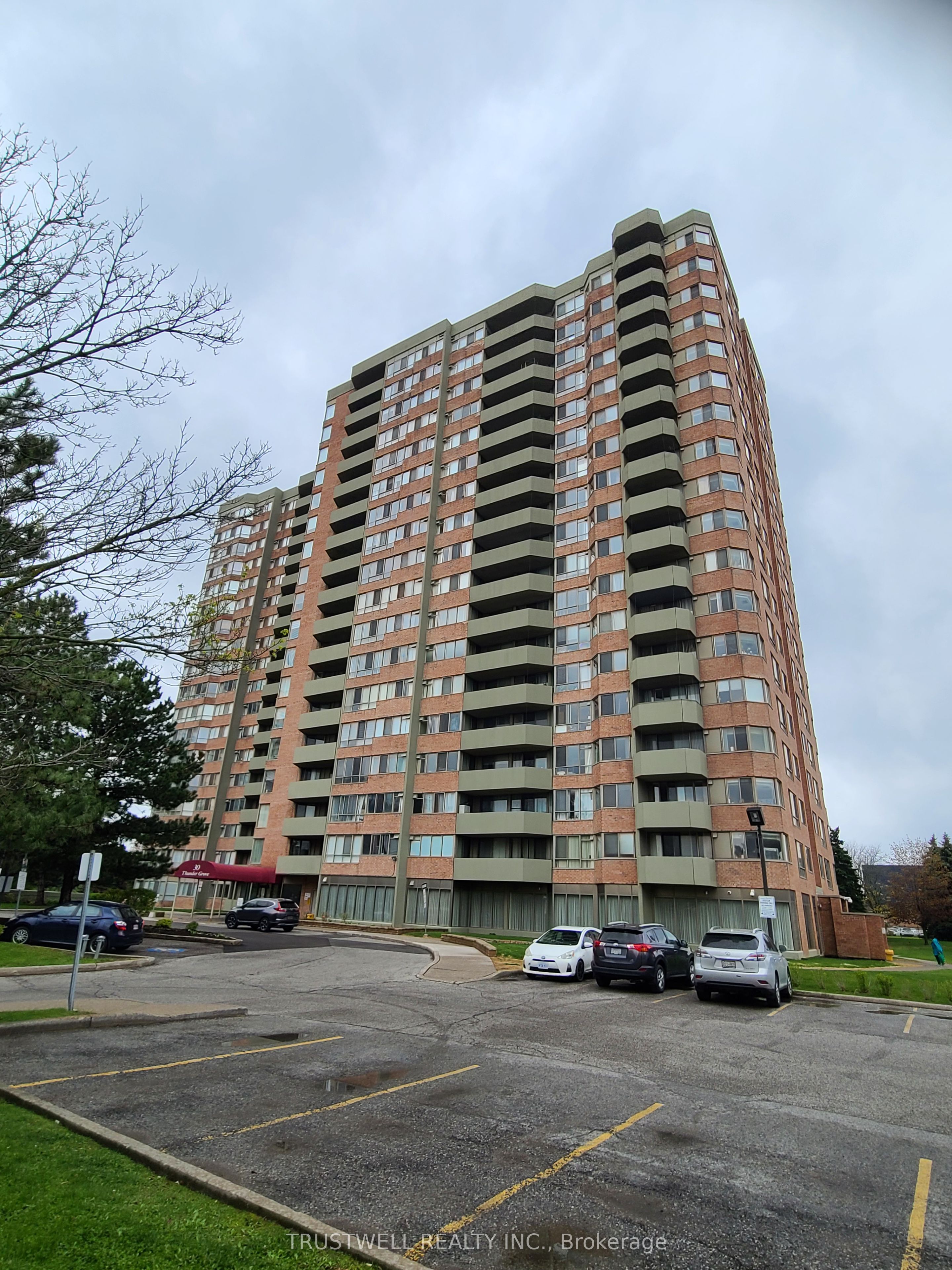 Photo 1 of 27 — 30 Thunder Grove 1010, Toronto, ON M1V 4A3