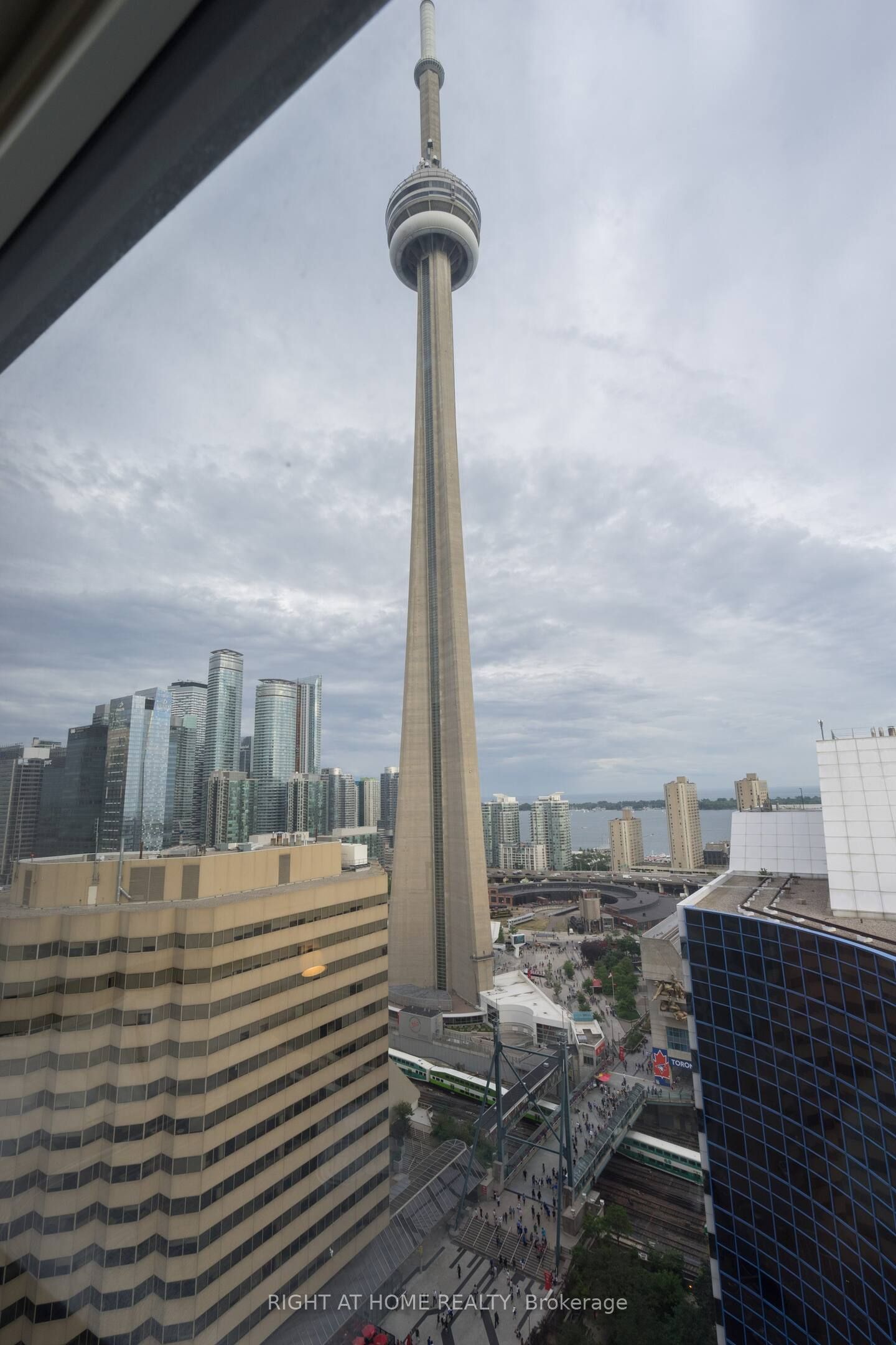 300 Front Street W 2512