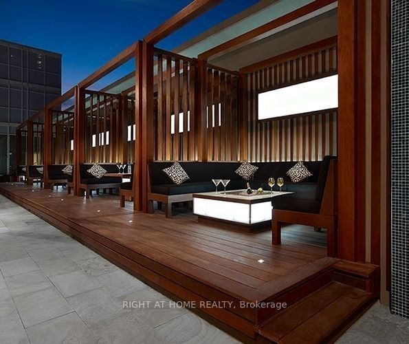 300 Front Street W 2512