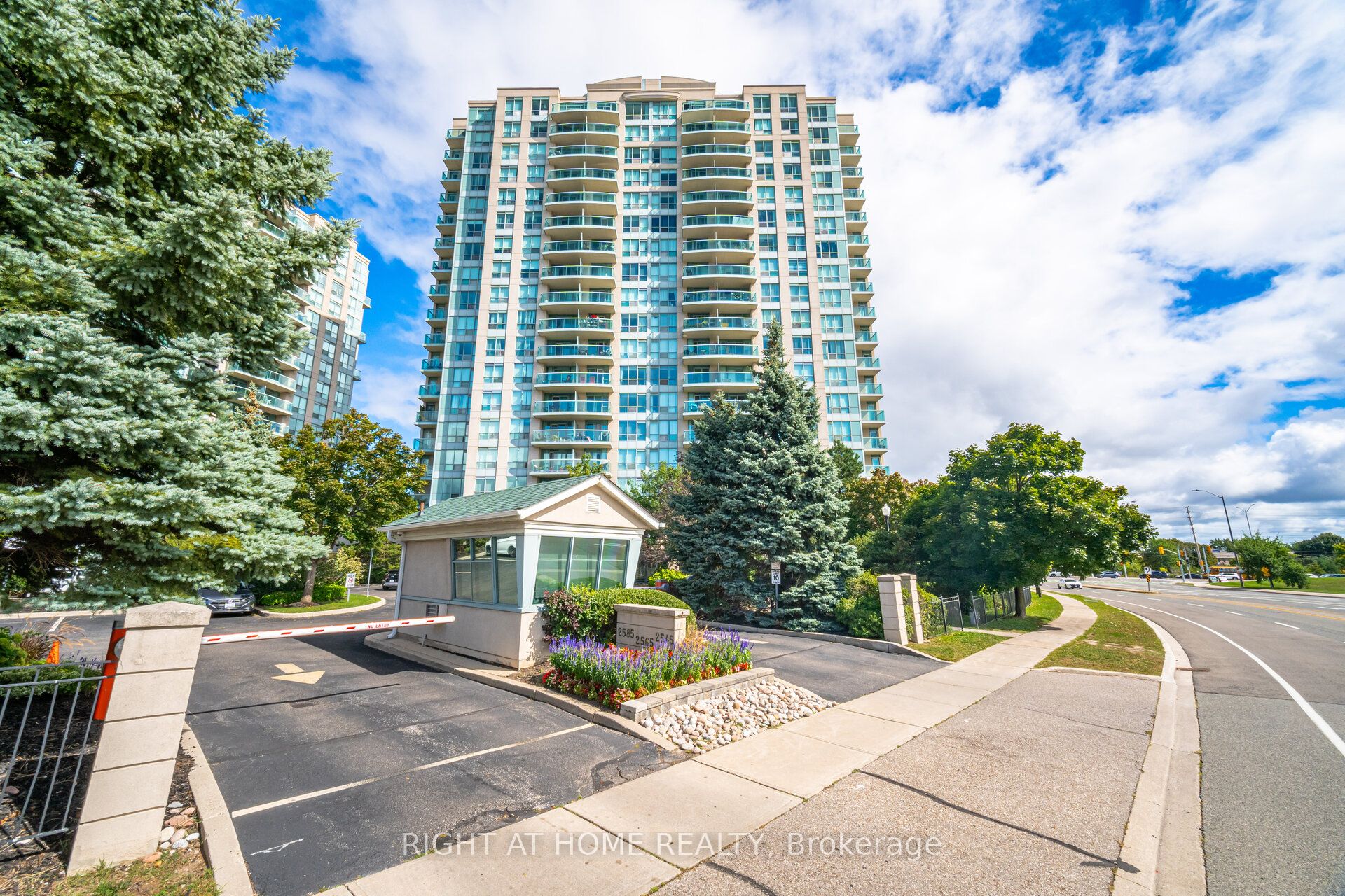 2545 Erin Centre Boulevard 1211