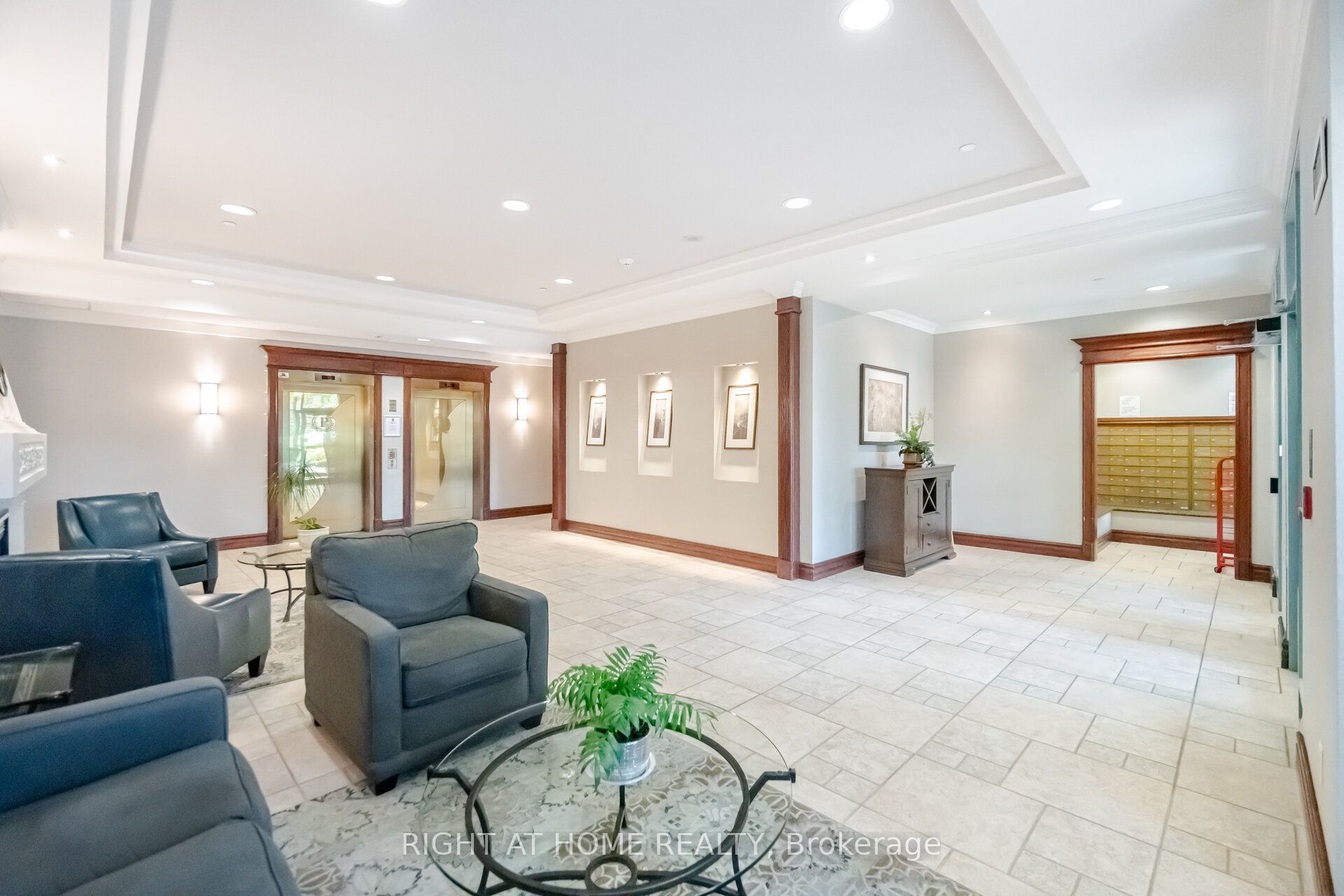 2545 Erin Centre Boulevard 1211