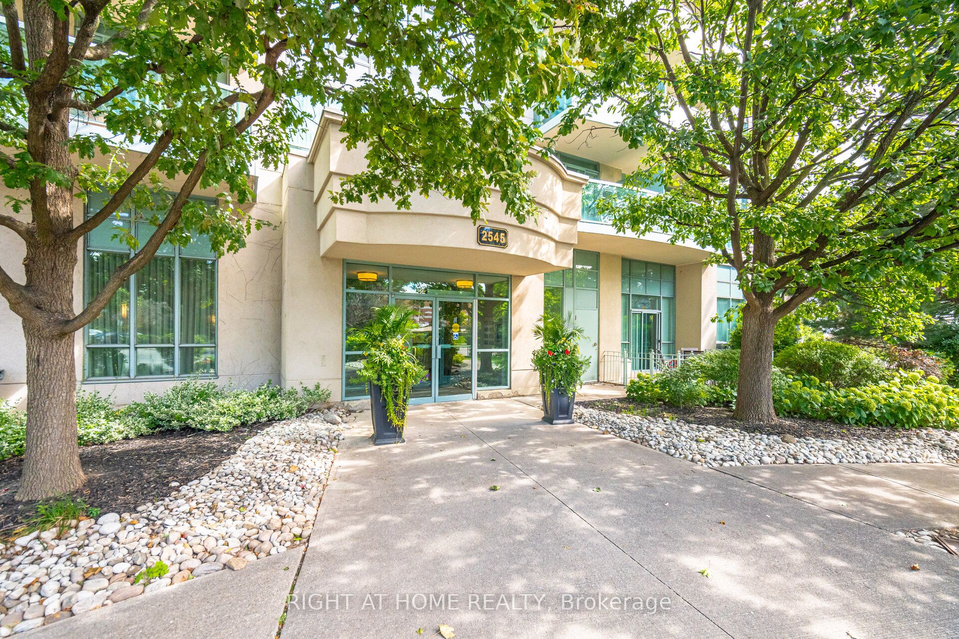 2545 Erin Centre Boulevard 1211