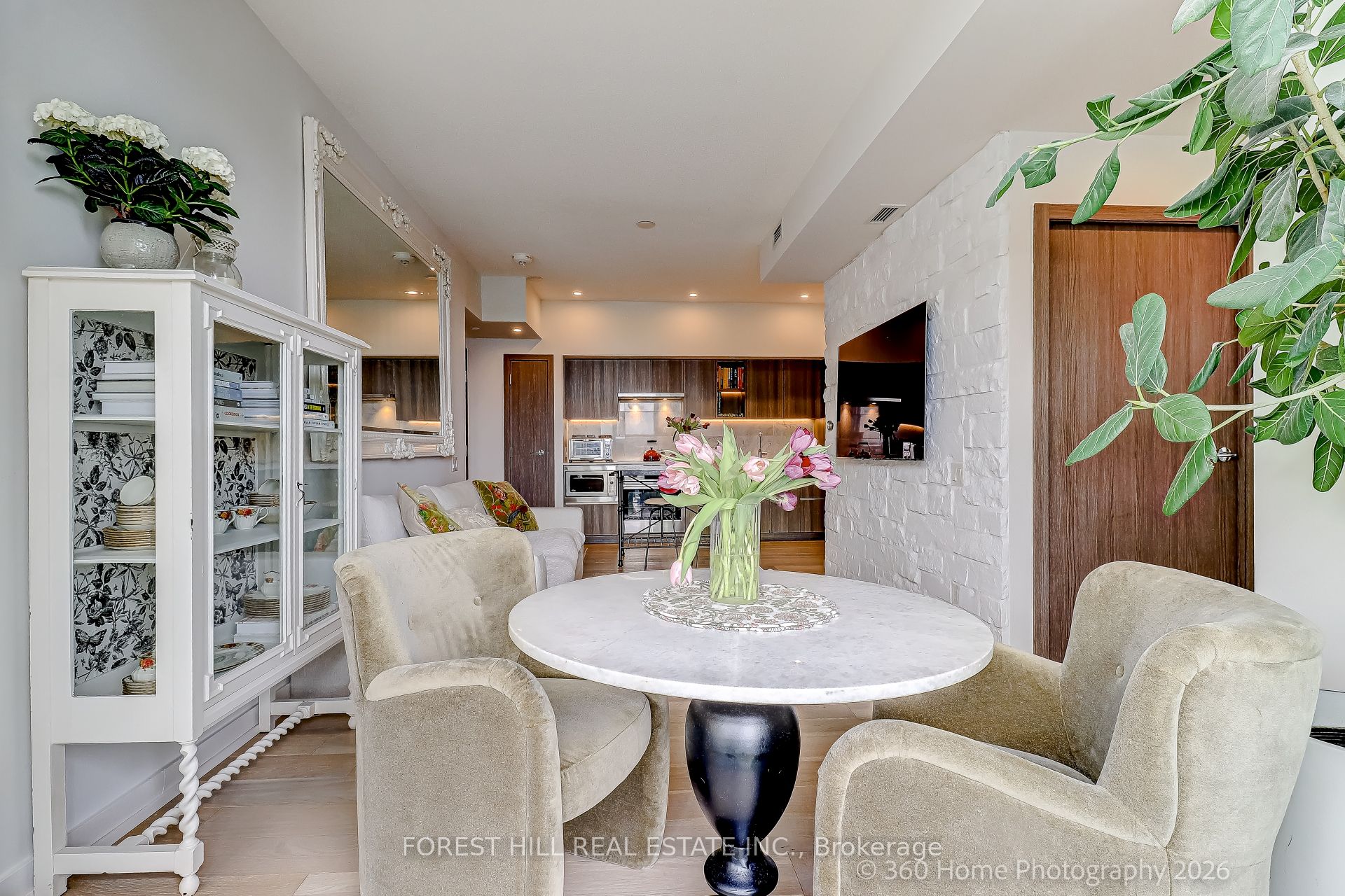 17 Bathurst Street 1215