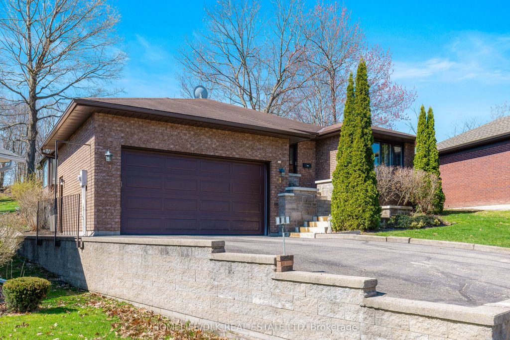 Photo of 4 Malloch Court, Brockville, ON K6V 7A2 (MLS # X13045154)