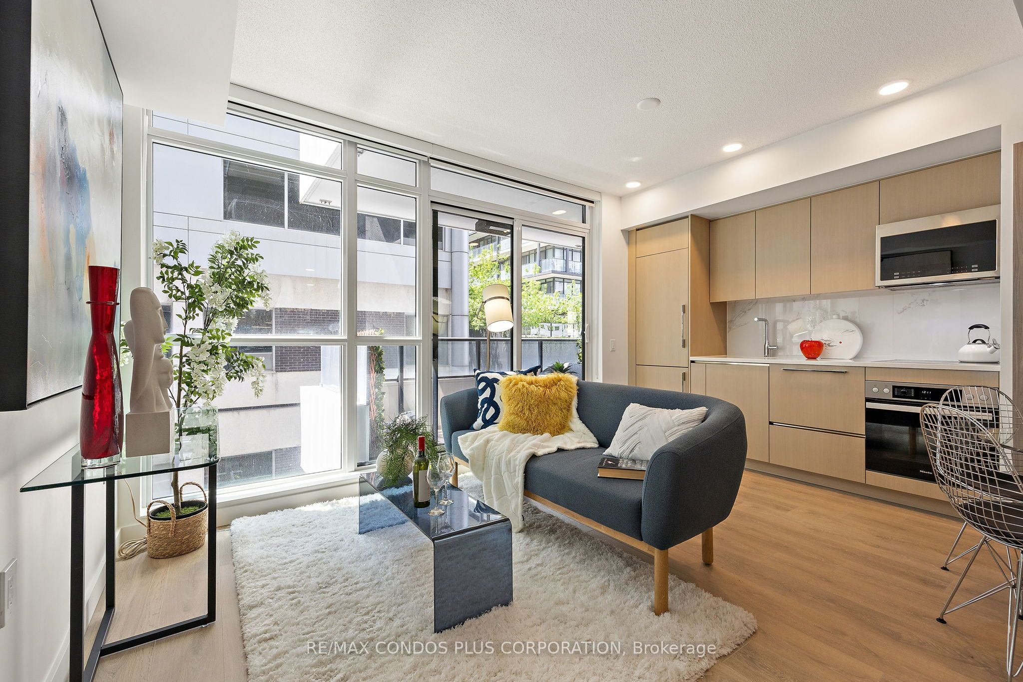 38 Widmer Street 810