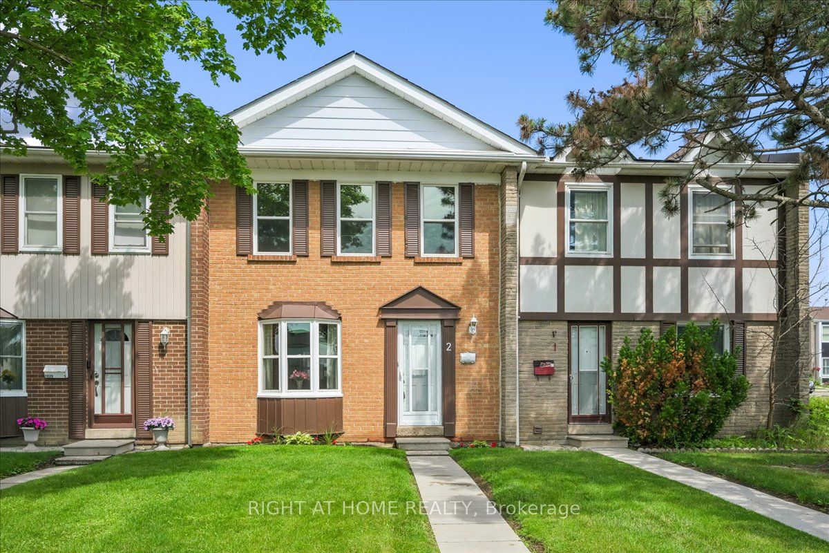 Photo 1 of 31 — 1020 Central Park Drive 2, Brampton, ON L6S 3J5