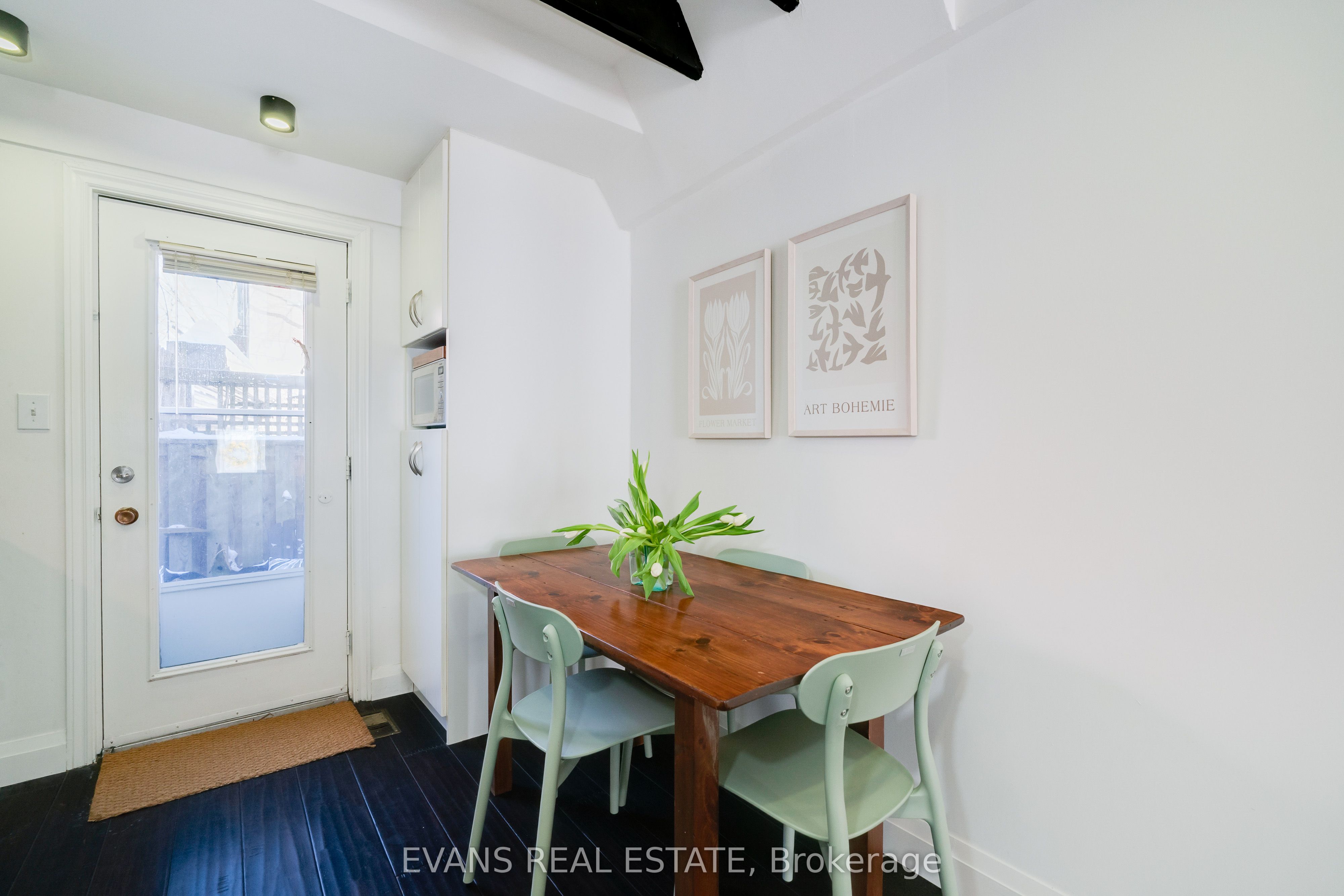 448 Gerrard Street E