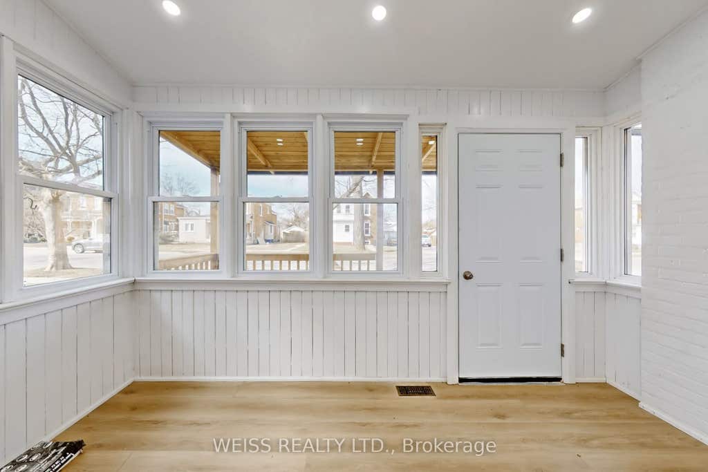 Photo of 181 Talbot Street N, Norfolk, ON N3Y 3W8 (MLS # X12945558)