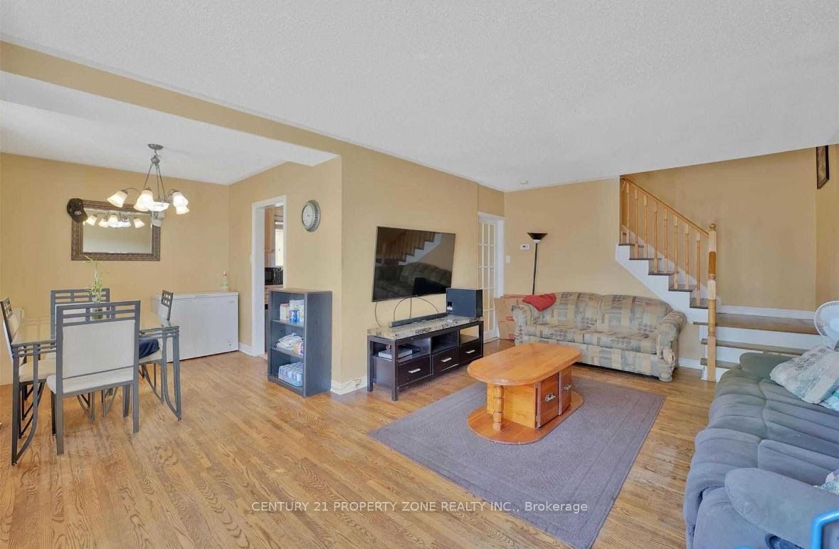 78 Town House Crescent