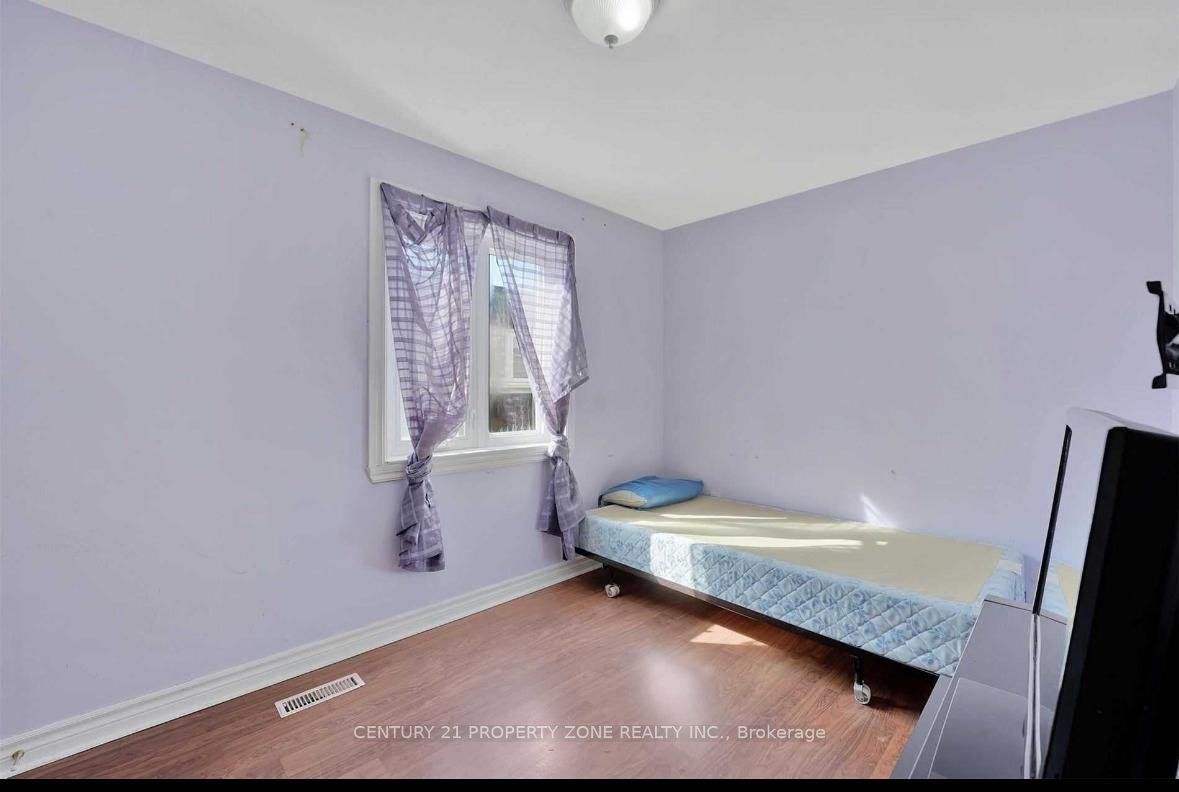 78 Town House Crescent