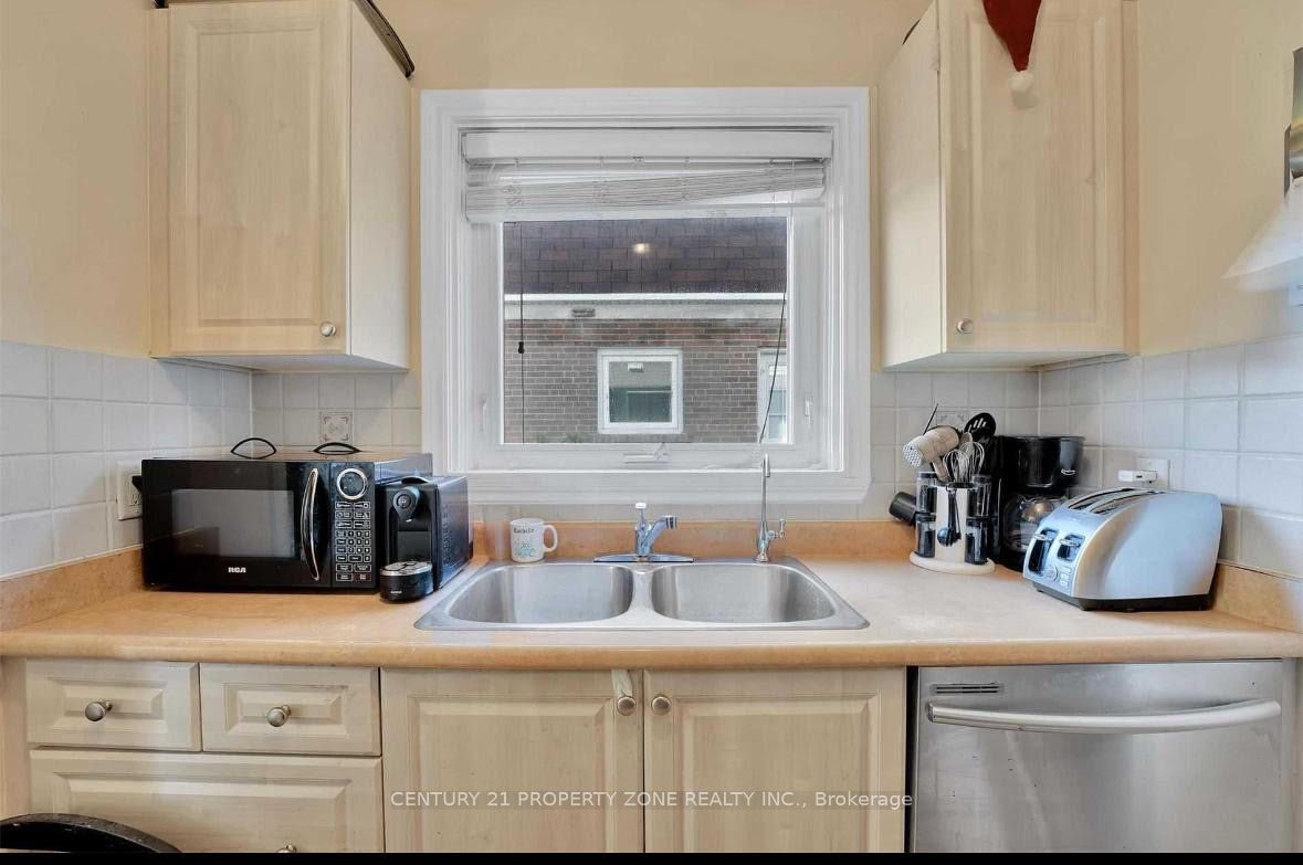 78 Town House Crescent