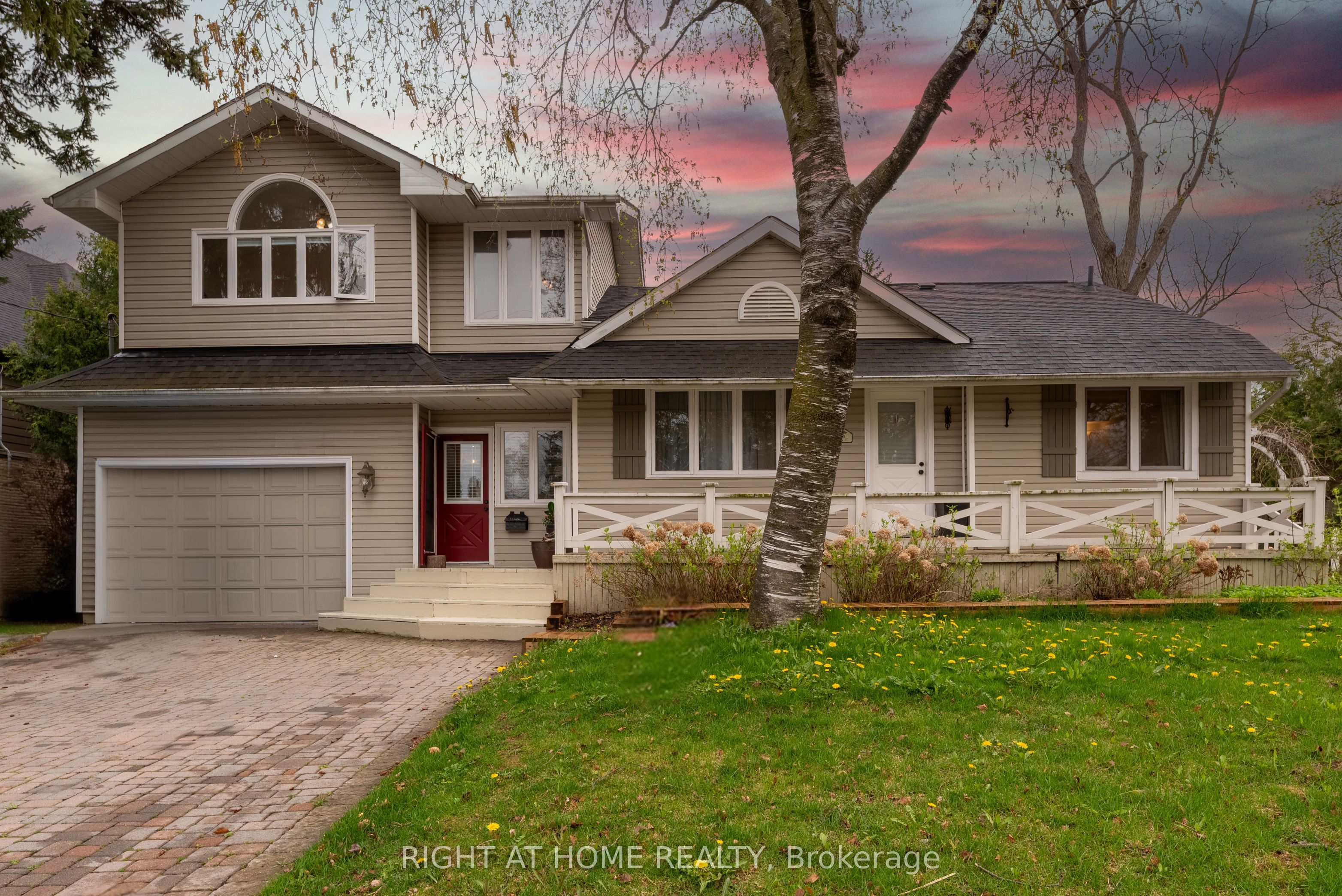 Photo 1 of 33 — 120 Wright Street, Richmond Hill, ON L4C 4A5