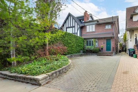 738 Huron Street Toronto ON M4V 2W3