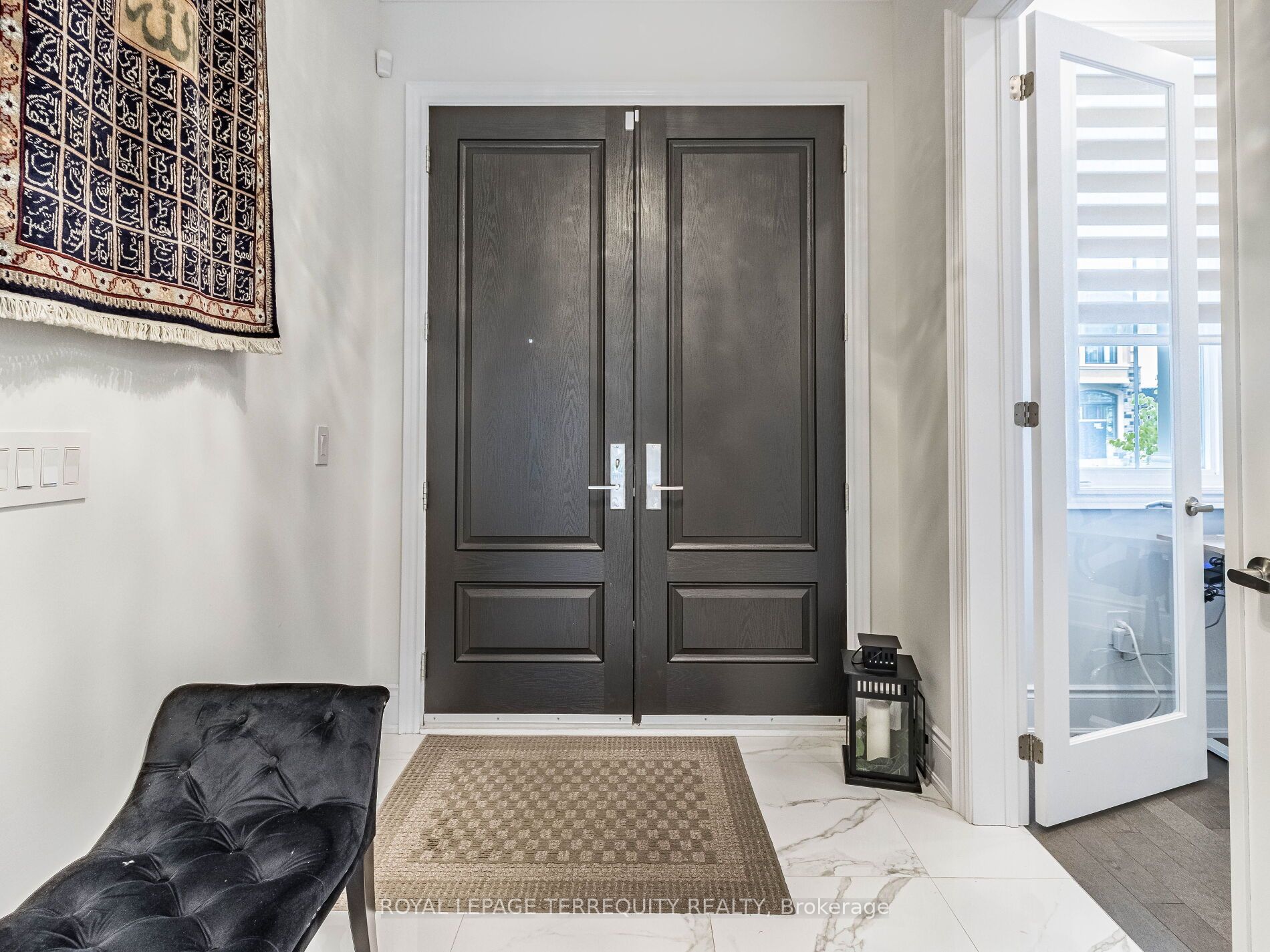 1386 Queens Plate Road