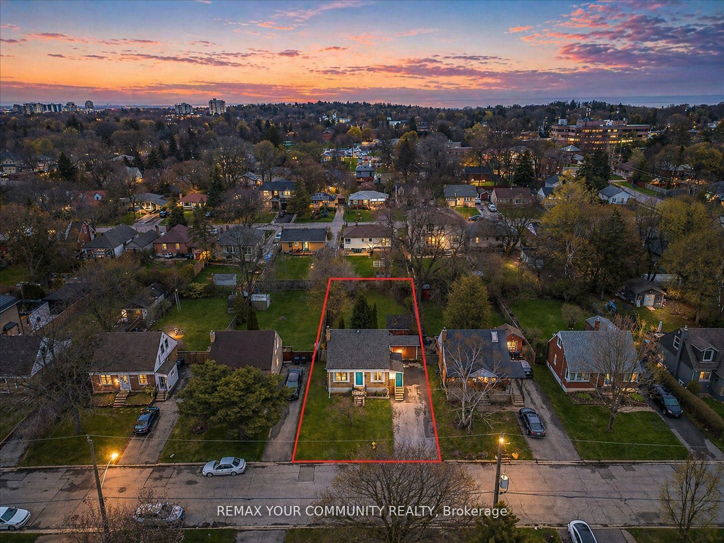 Photo 1 of 32 — 31 Allister Avenue, Toronto, ON M1M 3L1