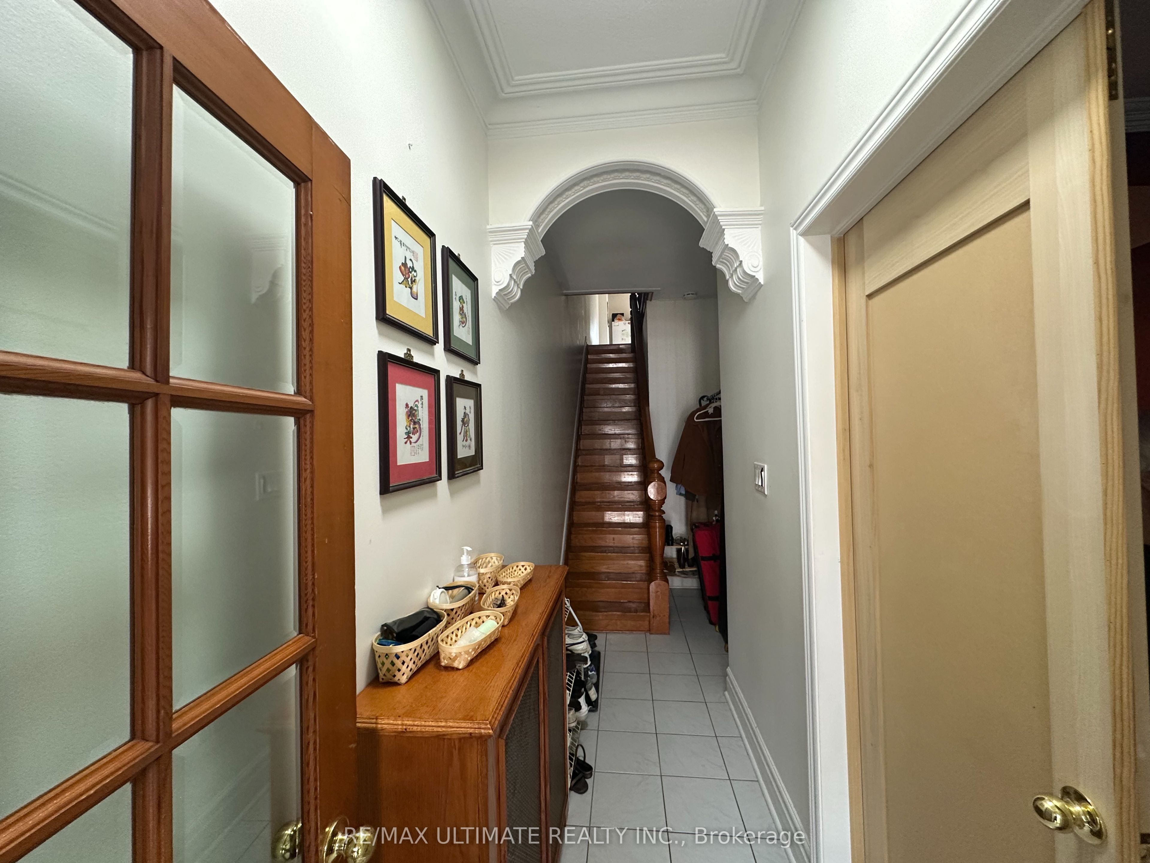 363 Shaw Street S 2nd Floor