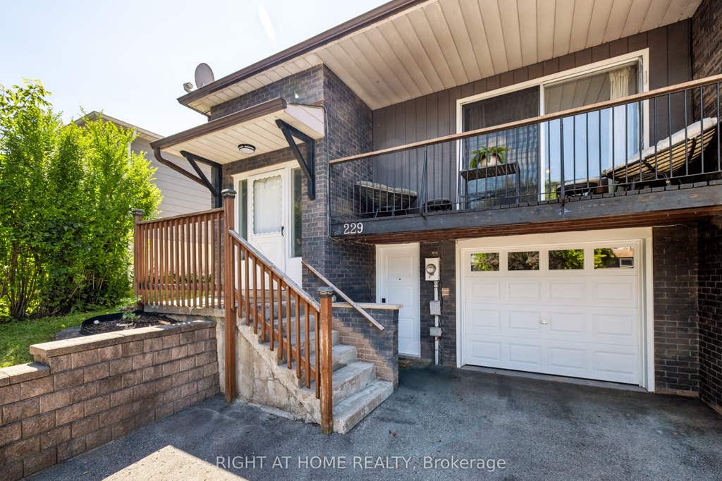 Photo of 229 Britannia Avenue, Bradford West Gwillimbury, ON L3Z 1A4 (MLS # N13630968)