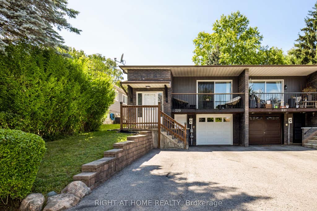 Photo of 229 Britannia Avenue, Bradford West Gwillimbury, ON L3Z 1A4 (MLS # N13630968)