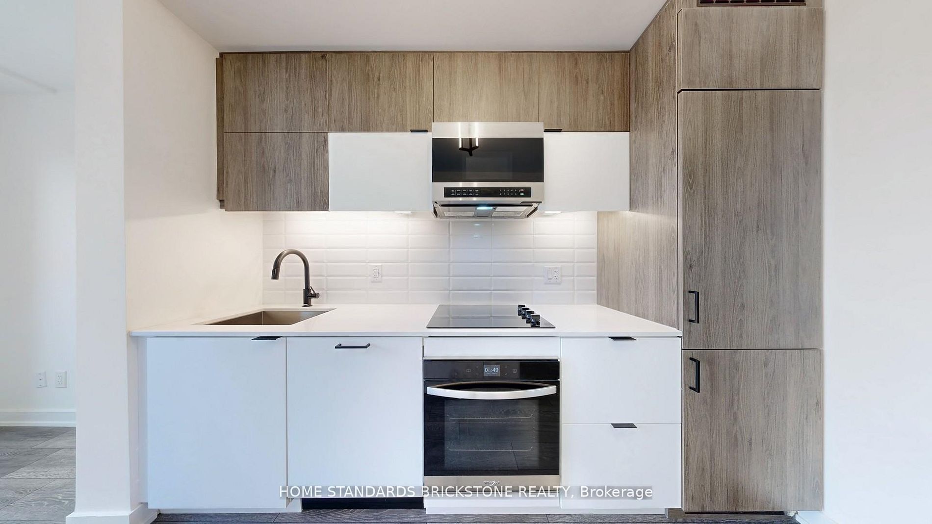 8888 Yonge Street 321