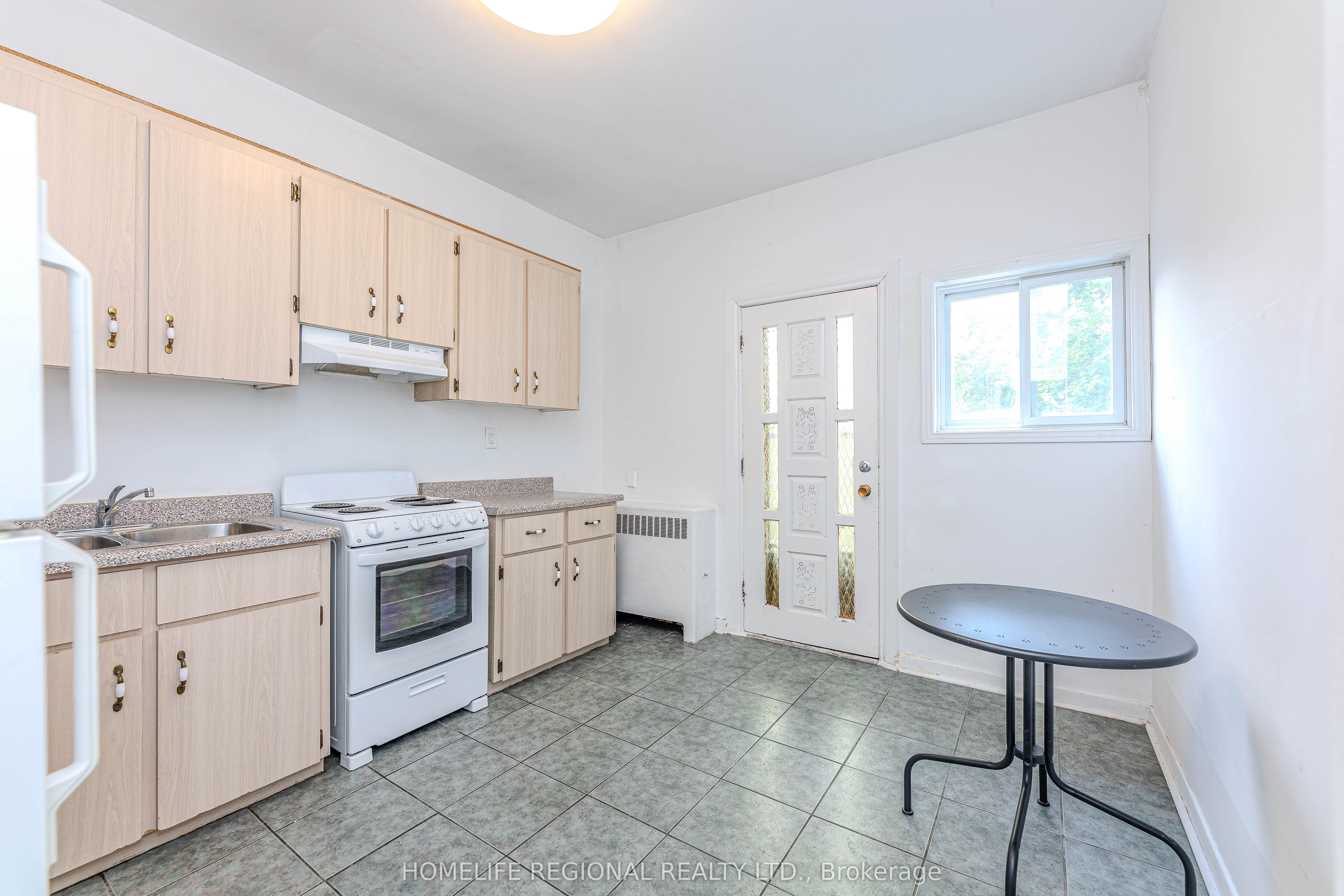 1573 Dundas Street W 2nd floor