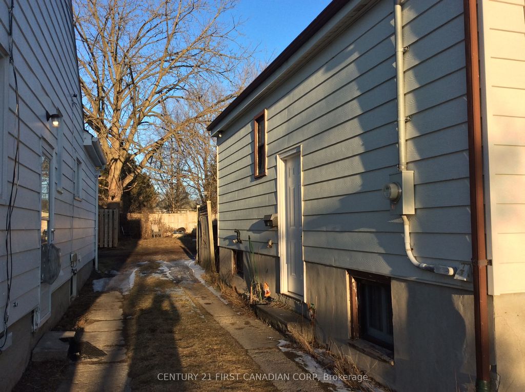 Photo of 72 Lyman Street, London East, ON N5Y 1M6 (MLS # X12873188)