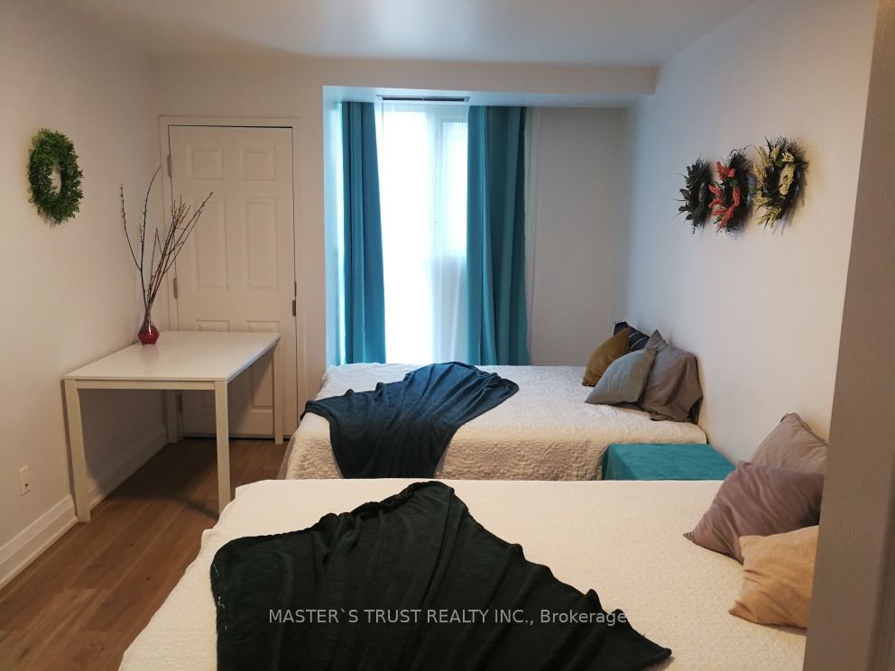 8 Wellesley Street E 1001
