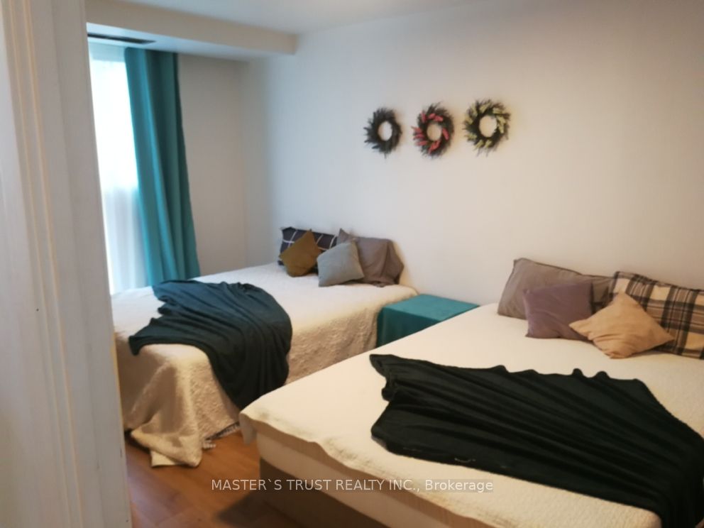 8 Wellesley Street E 1001