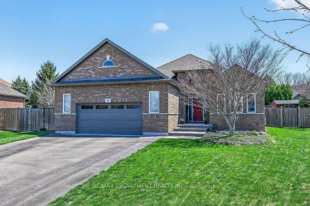 Photo of 19 Lampman Drive, Pelham, ON L0S 1C0 (MLS # X13038416)