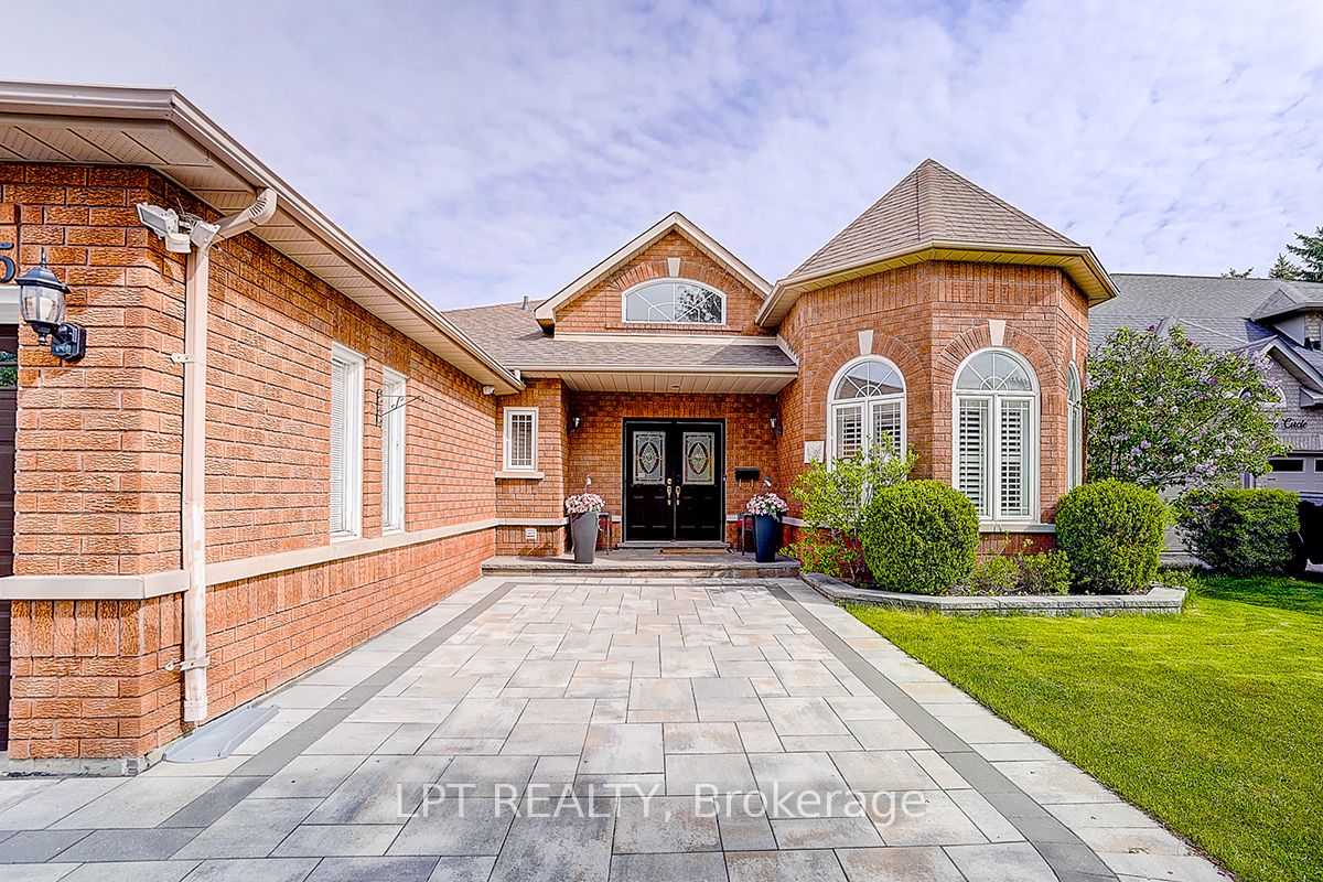 585 Holgate Circle