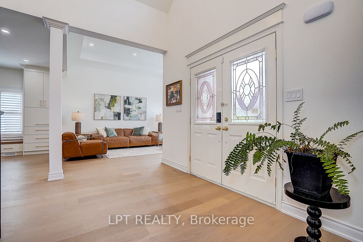 585 Holgate Circle