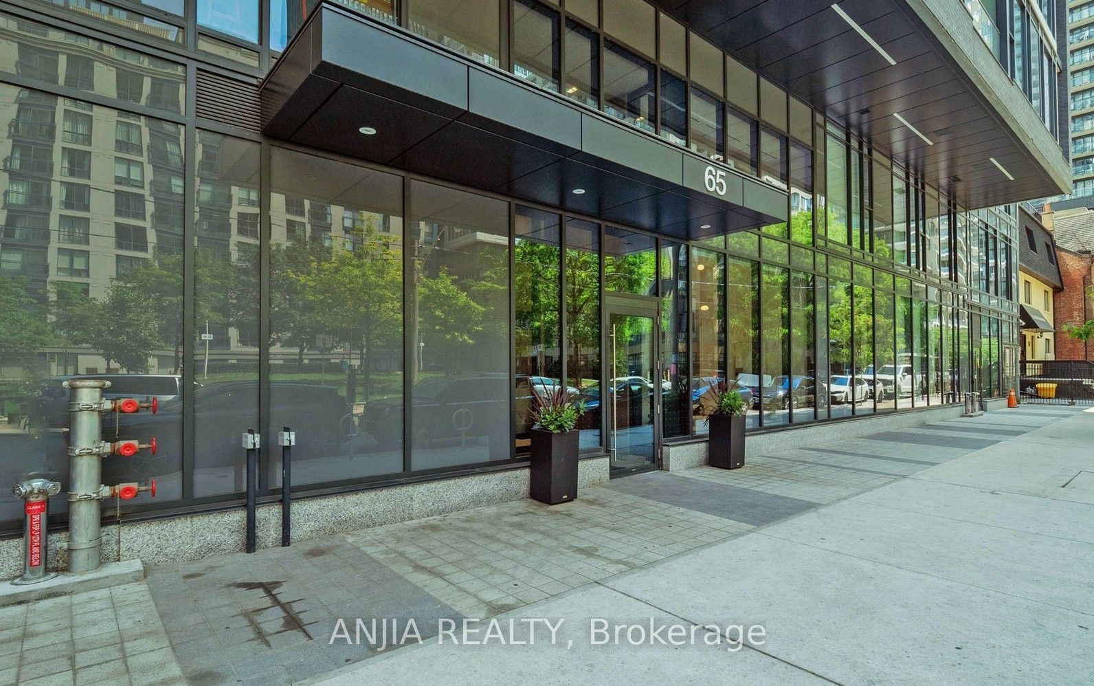 65 Mutual Street 2303