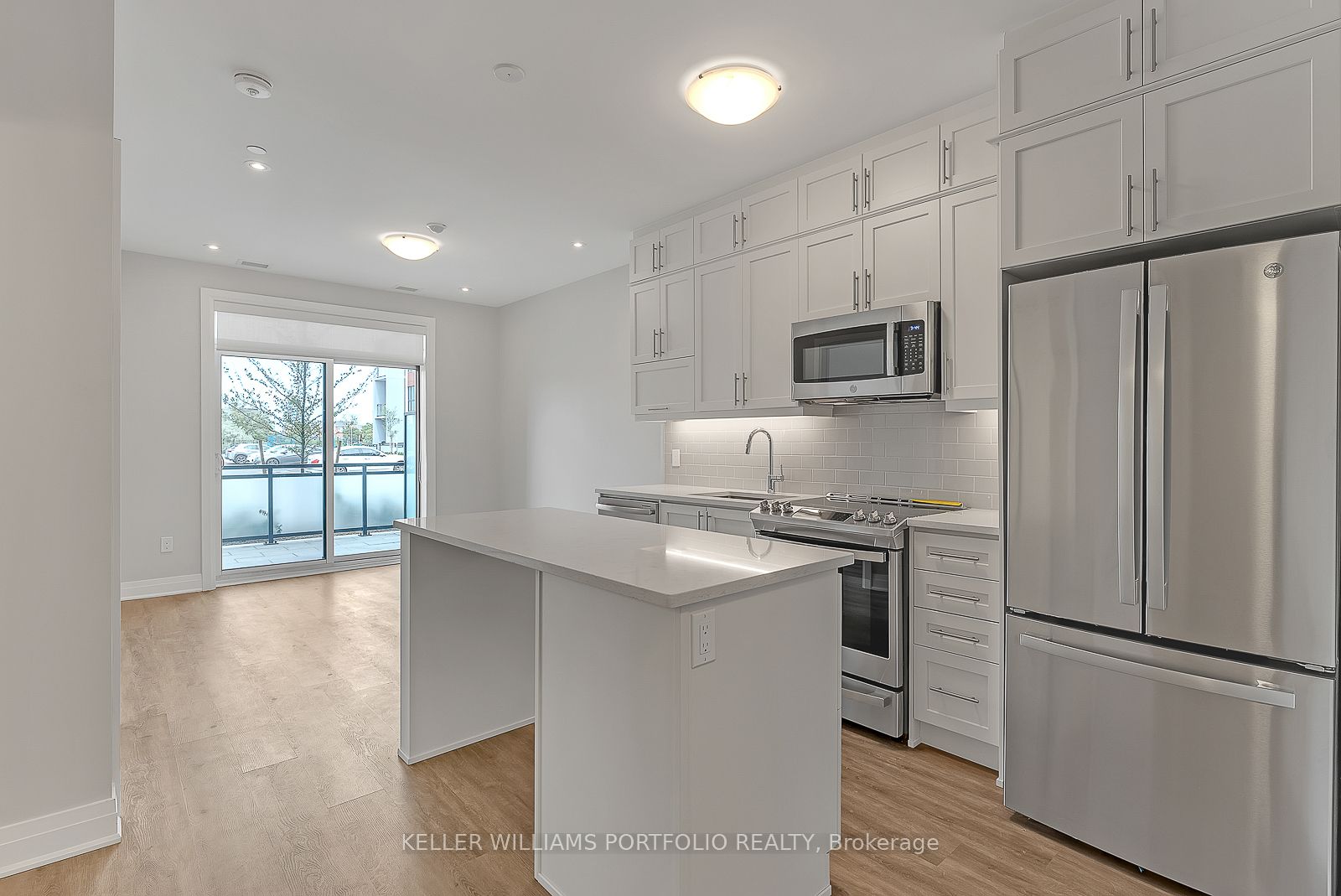 95 Dundas Street W 126