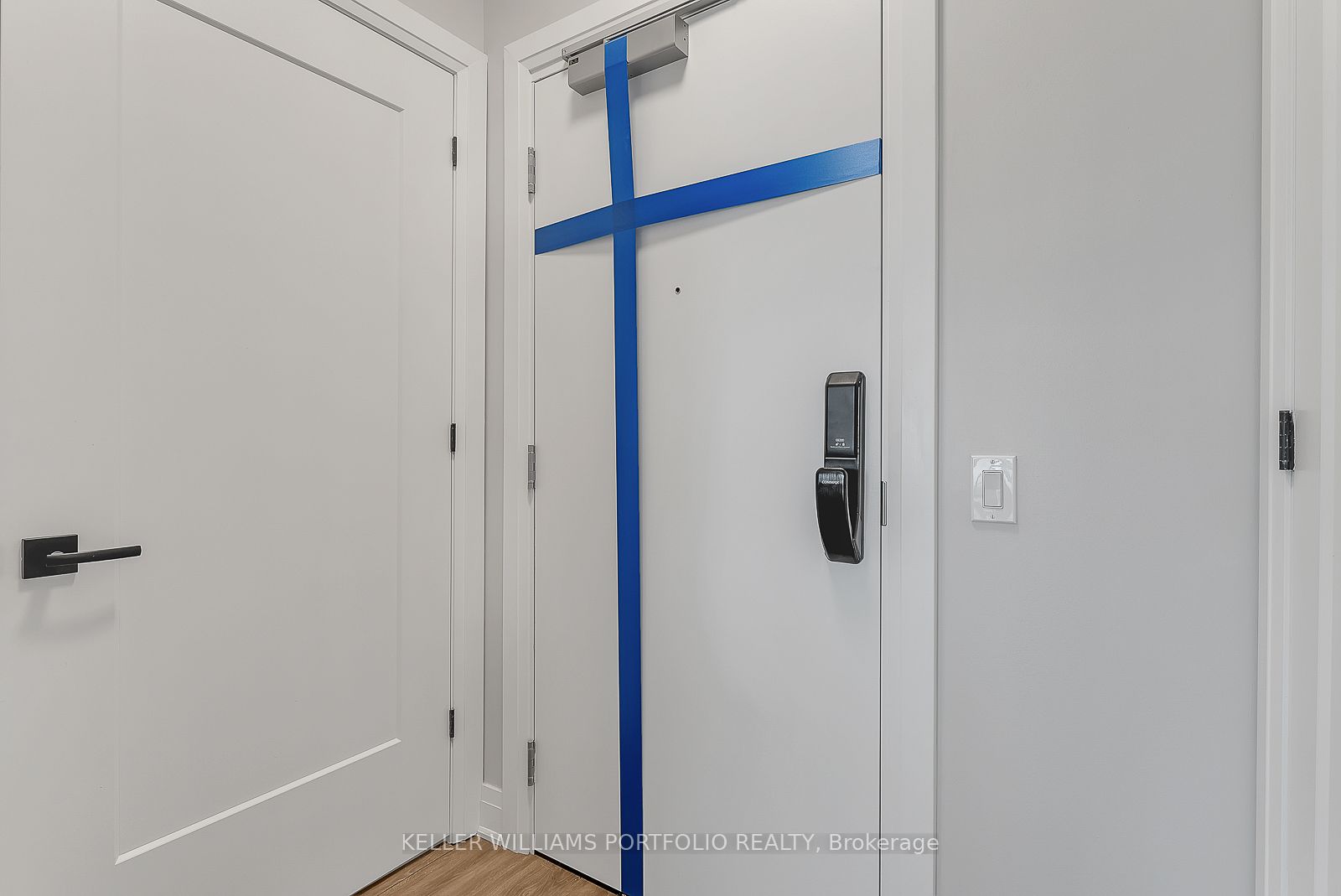 95 Dundas Street W 126