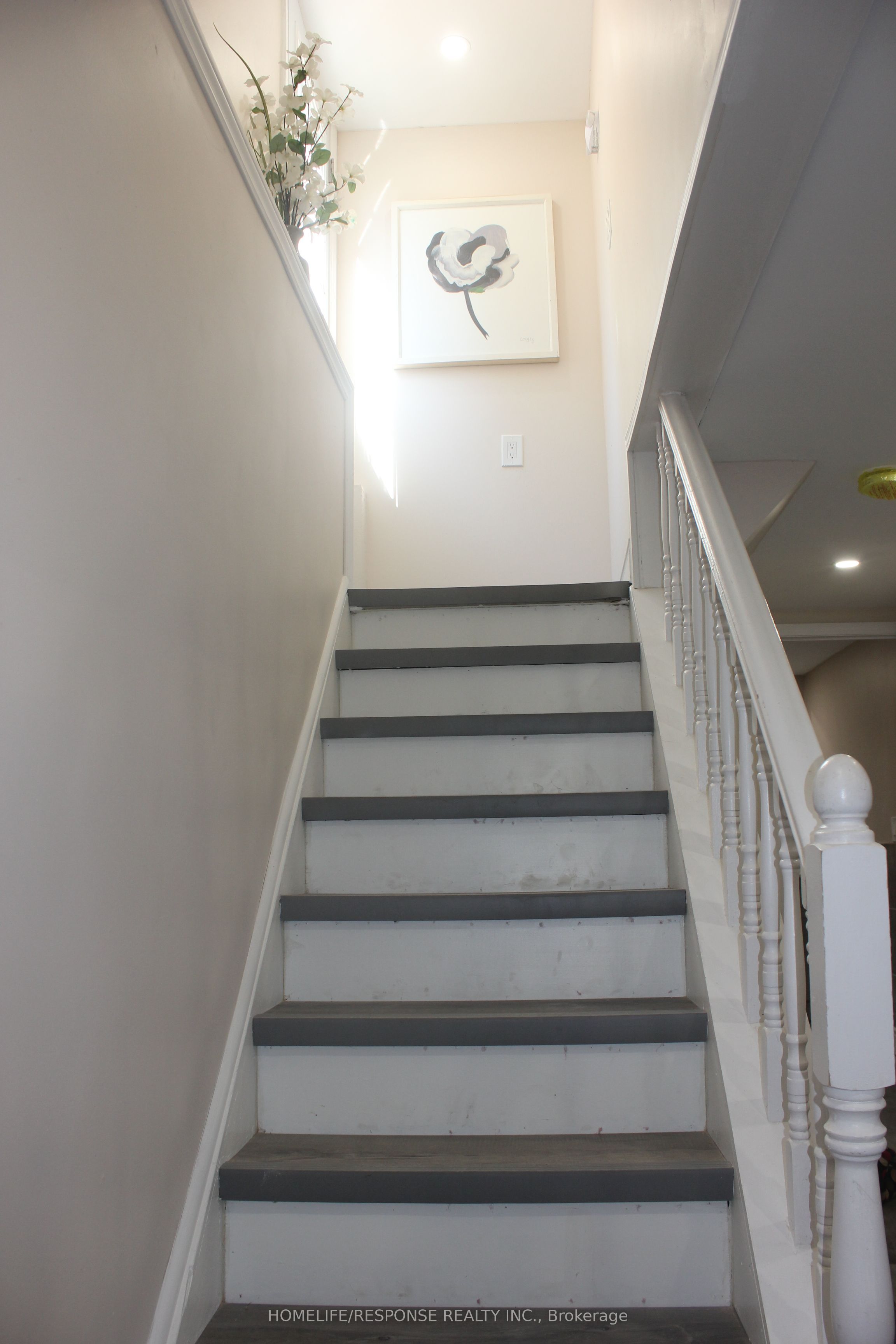 54 Gladstone Square LOWER