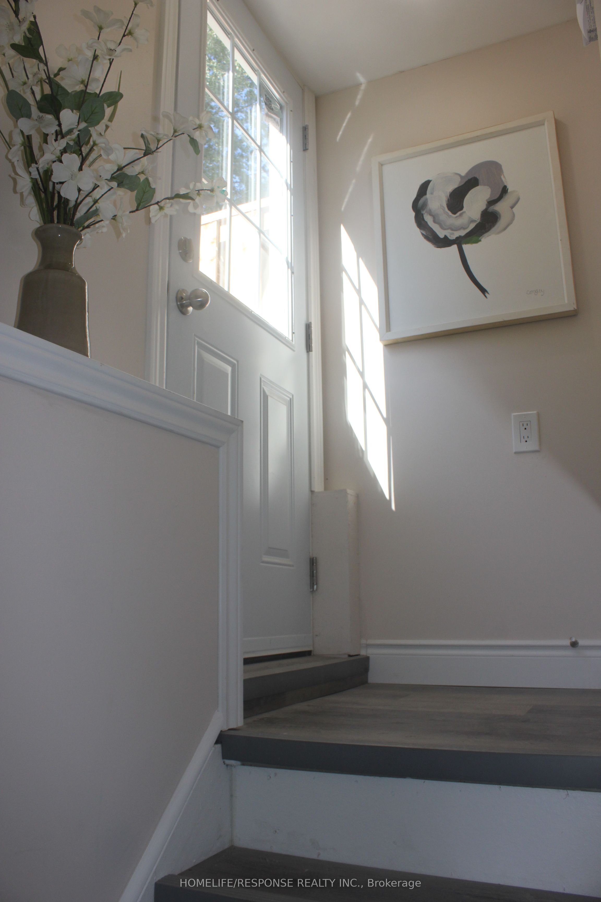 54 Gladstone Square LOWER