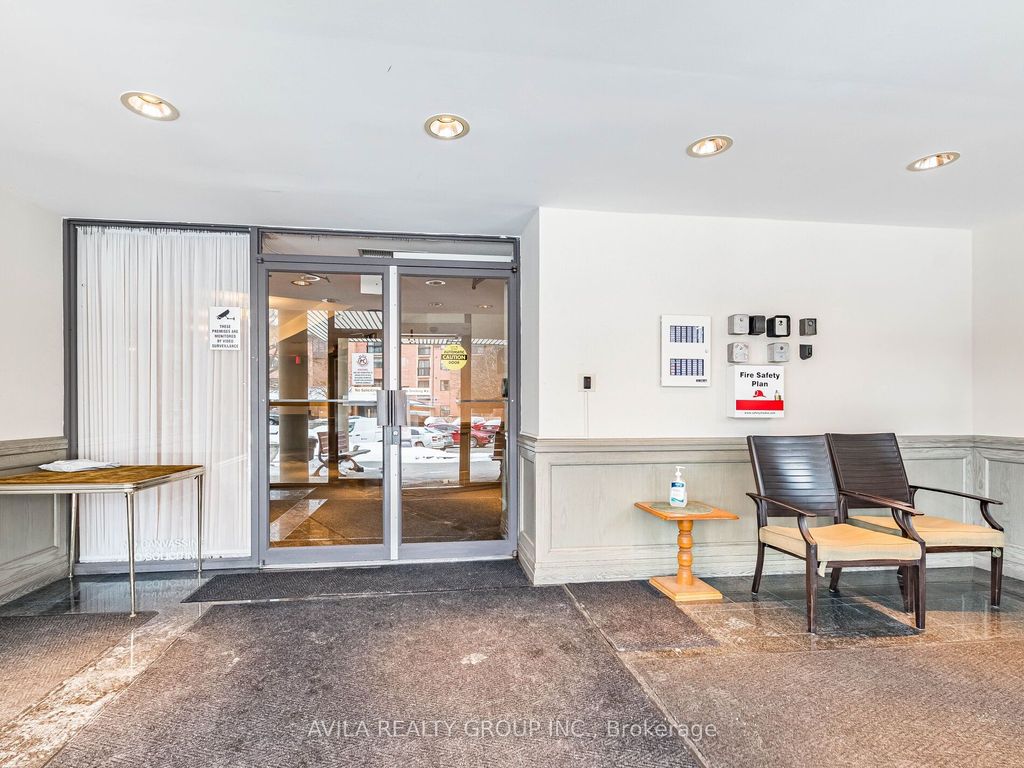 Photo of 2199 Sixth Line #408, Oakville, ON L6H 5V3 (MLS # W13038628)