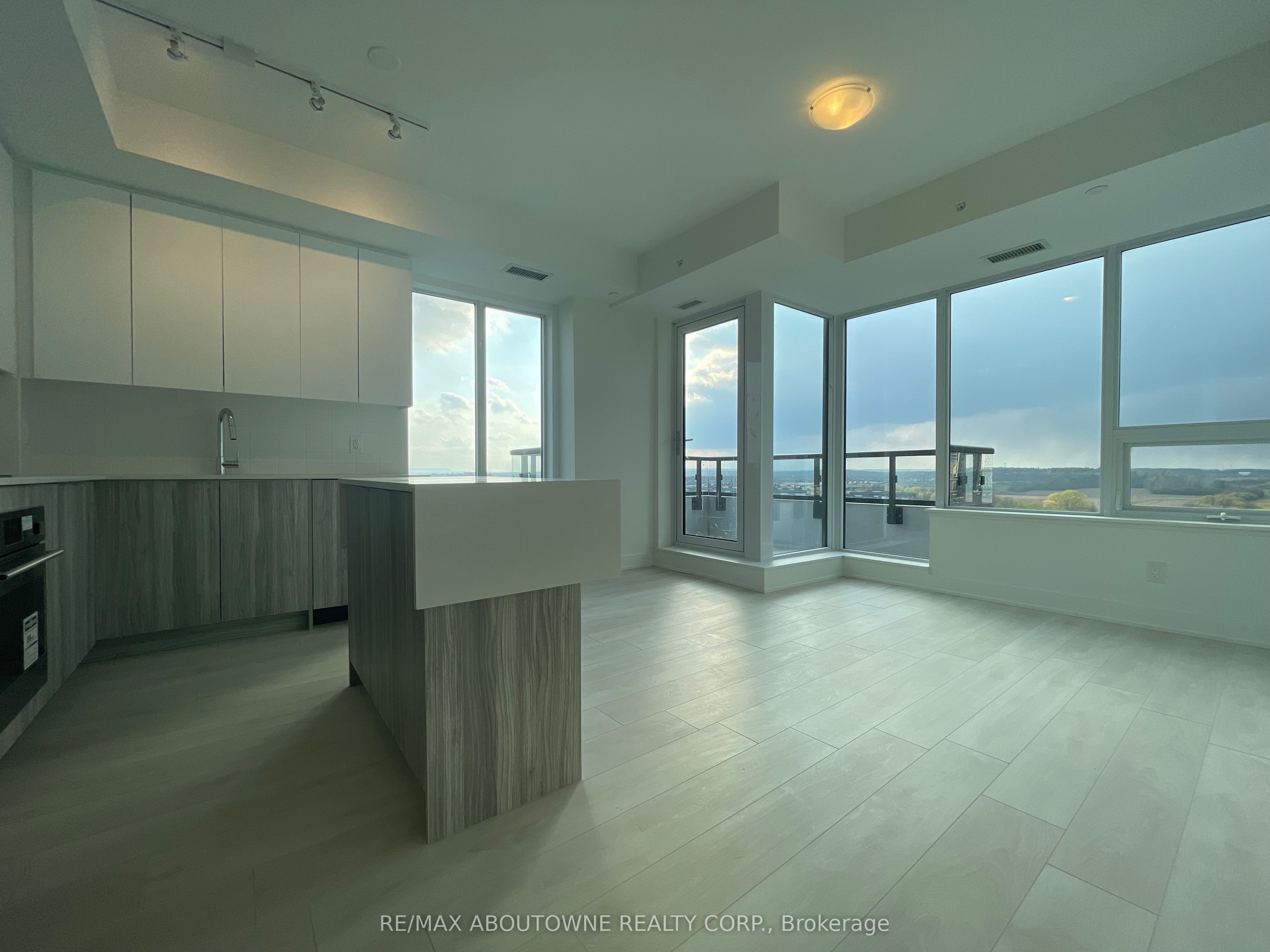 2489 Taunton Road 814