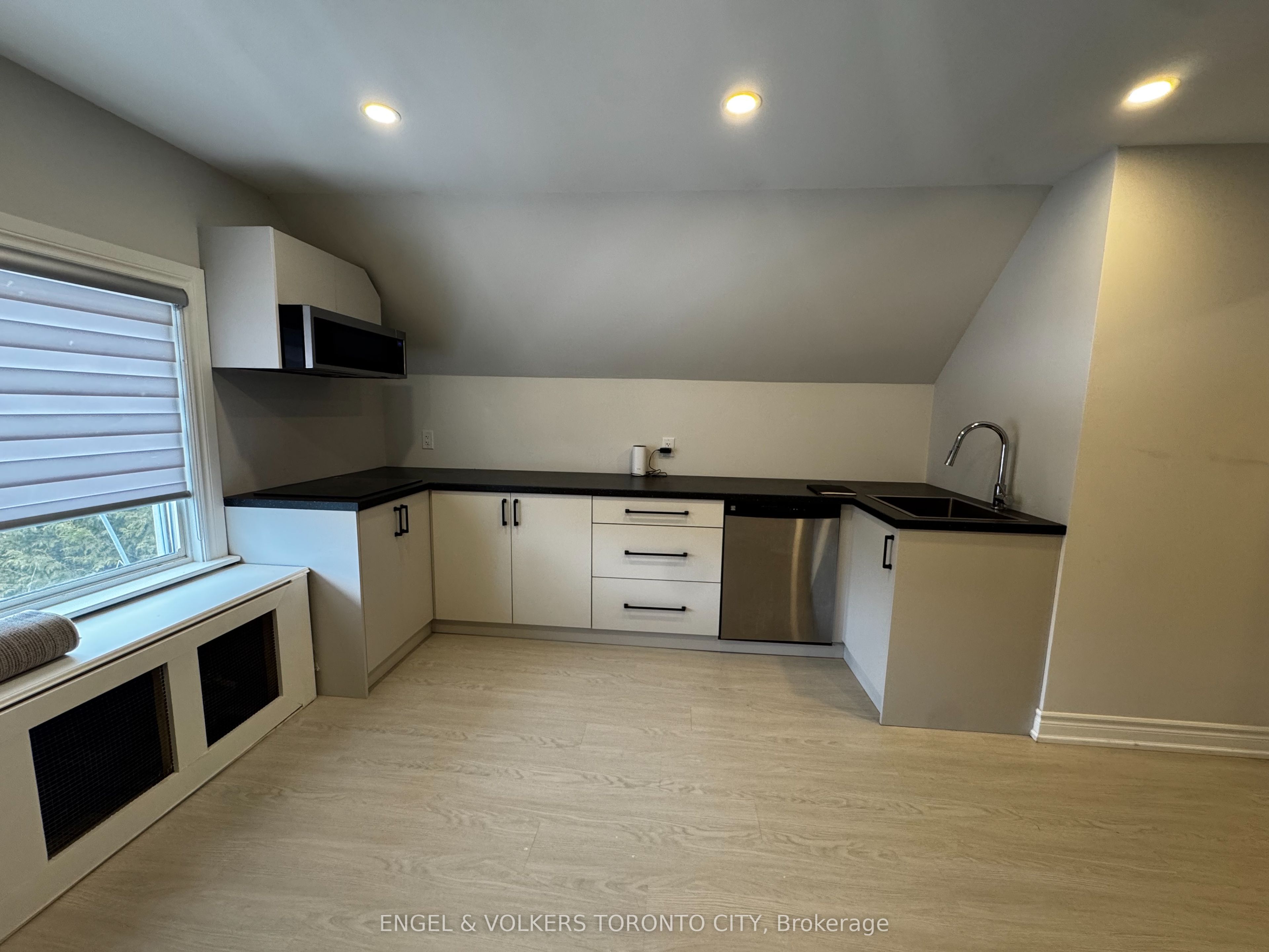 185 Rumble Avenue 2nd Fl