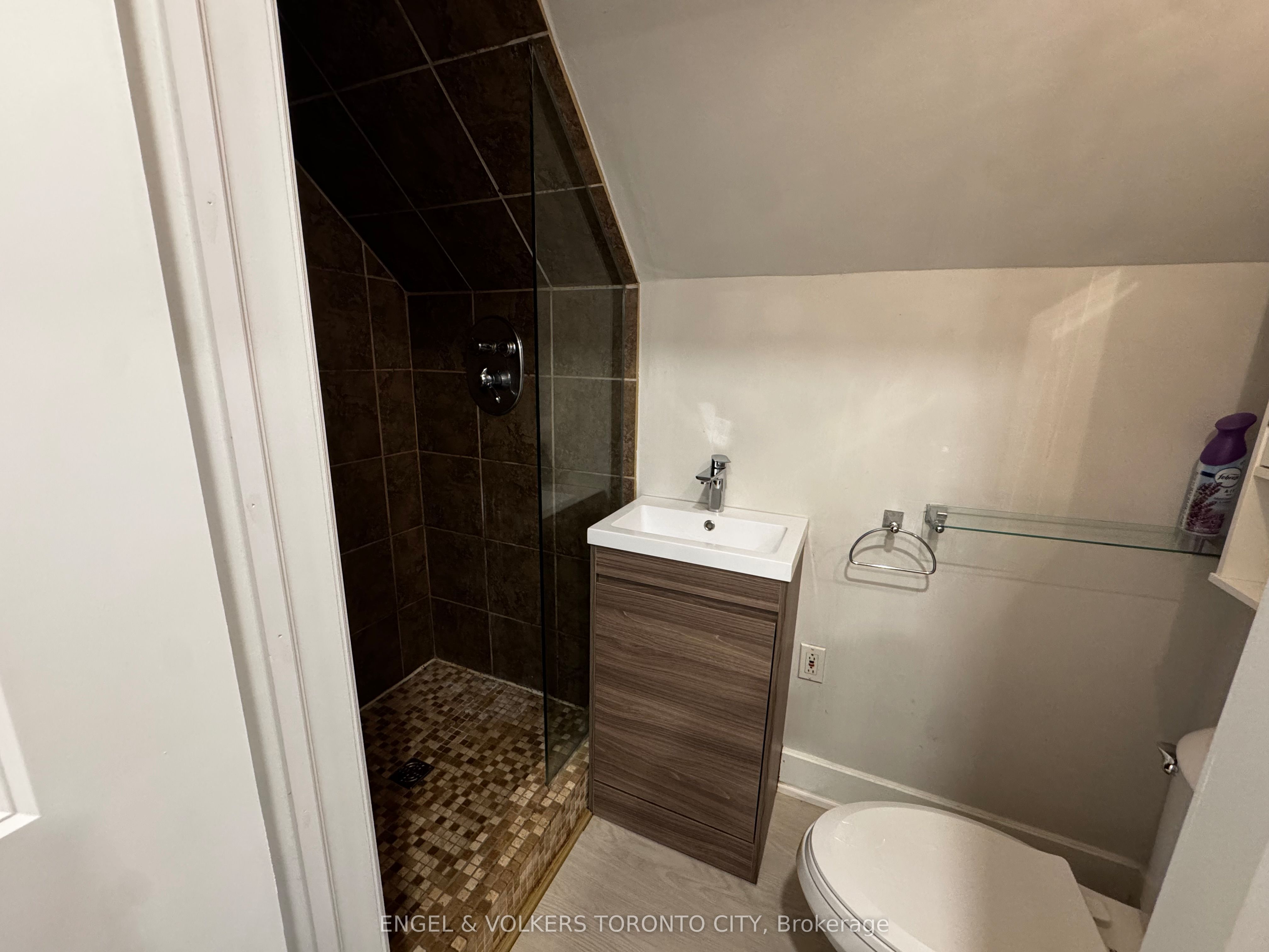 185 Rumble Avenue 2nd Fl