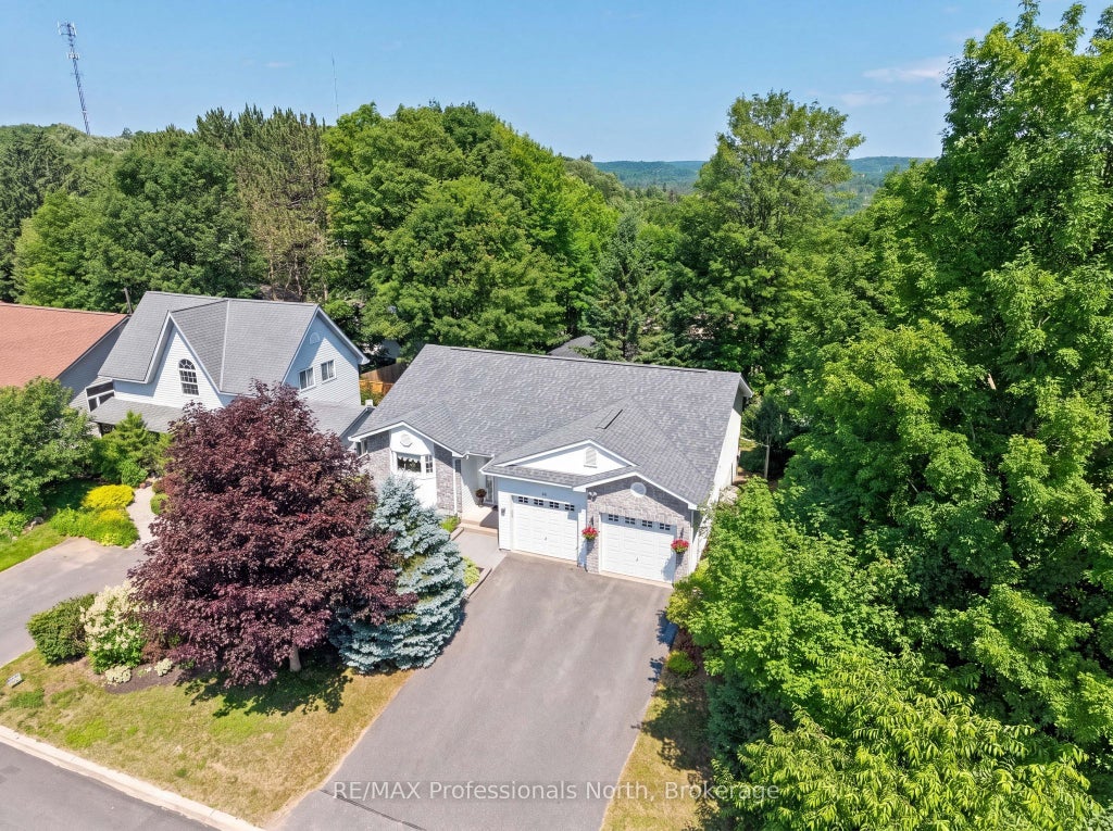 Photo of 26 Heritage Crescent, Huntsville, ON P1H 1S9 (MLS # X13539524)