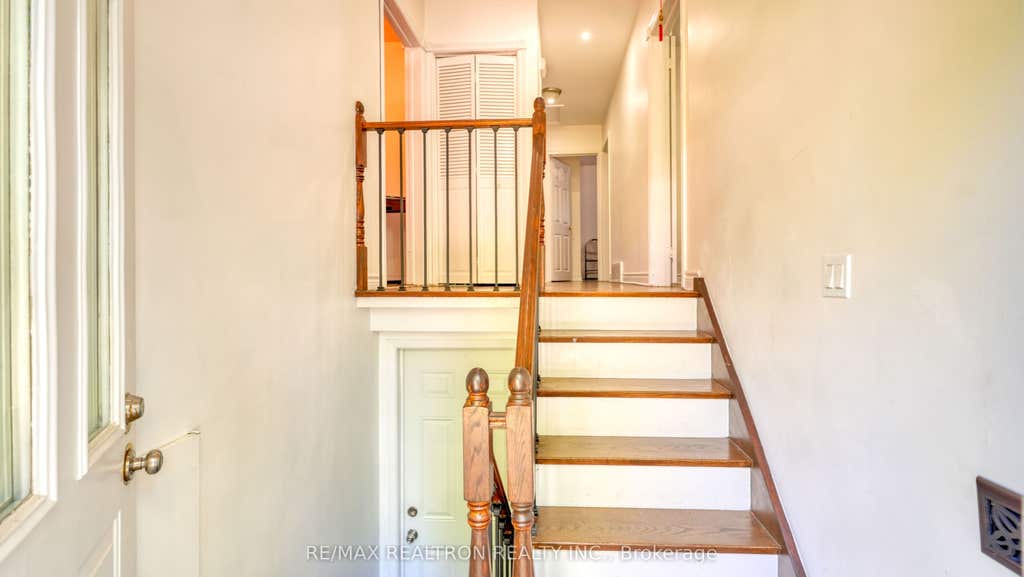 Photo of 579 Pinewood Street, Oshawa, ON L1G 2S2 (MLS # E13621904)
