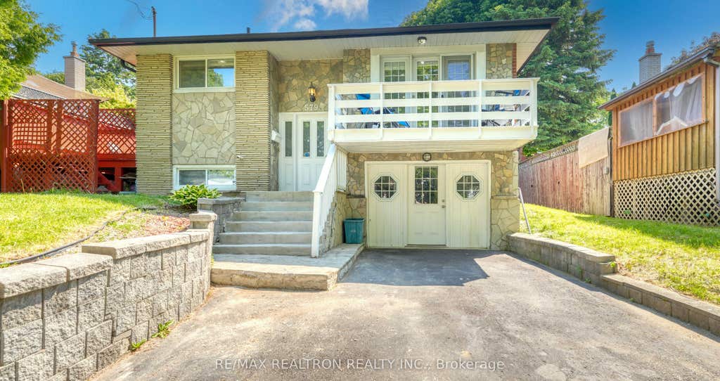 Photo of 579 Pinewood Street, Oshawa, ON L1G 2S2 (MLS # E13621904)
