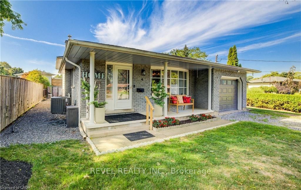 Photo of 4 Jill Court, St. Catharines, ON L2S 1A6 (MLS # X12541086)